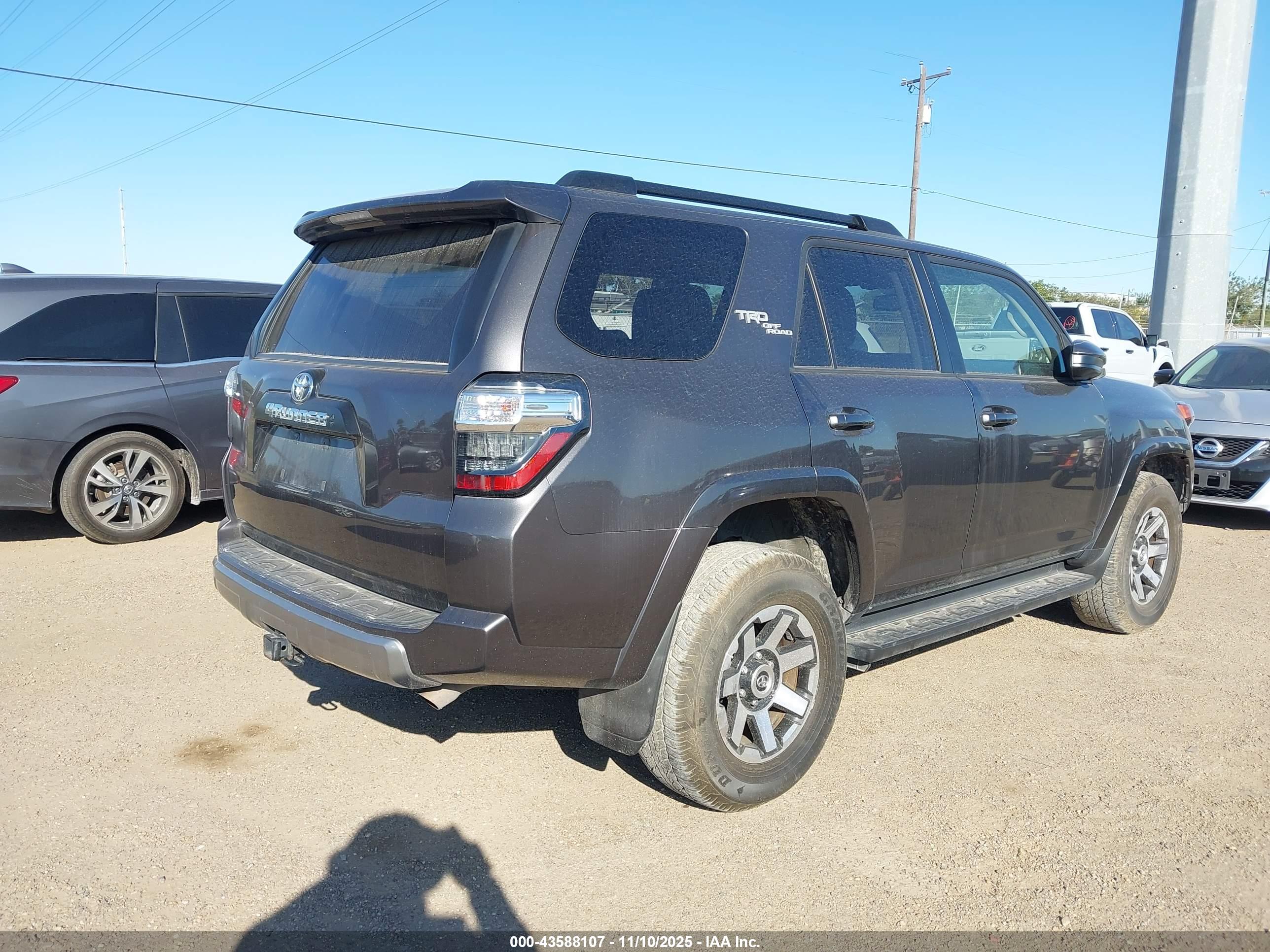 TOYOTA 4RUNNER image 4