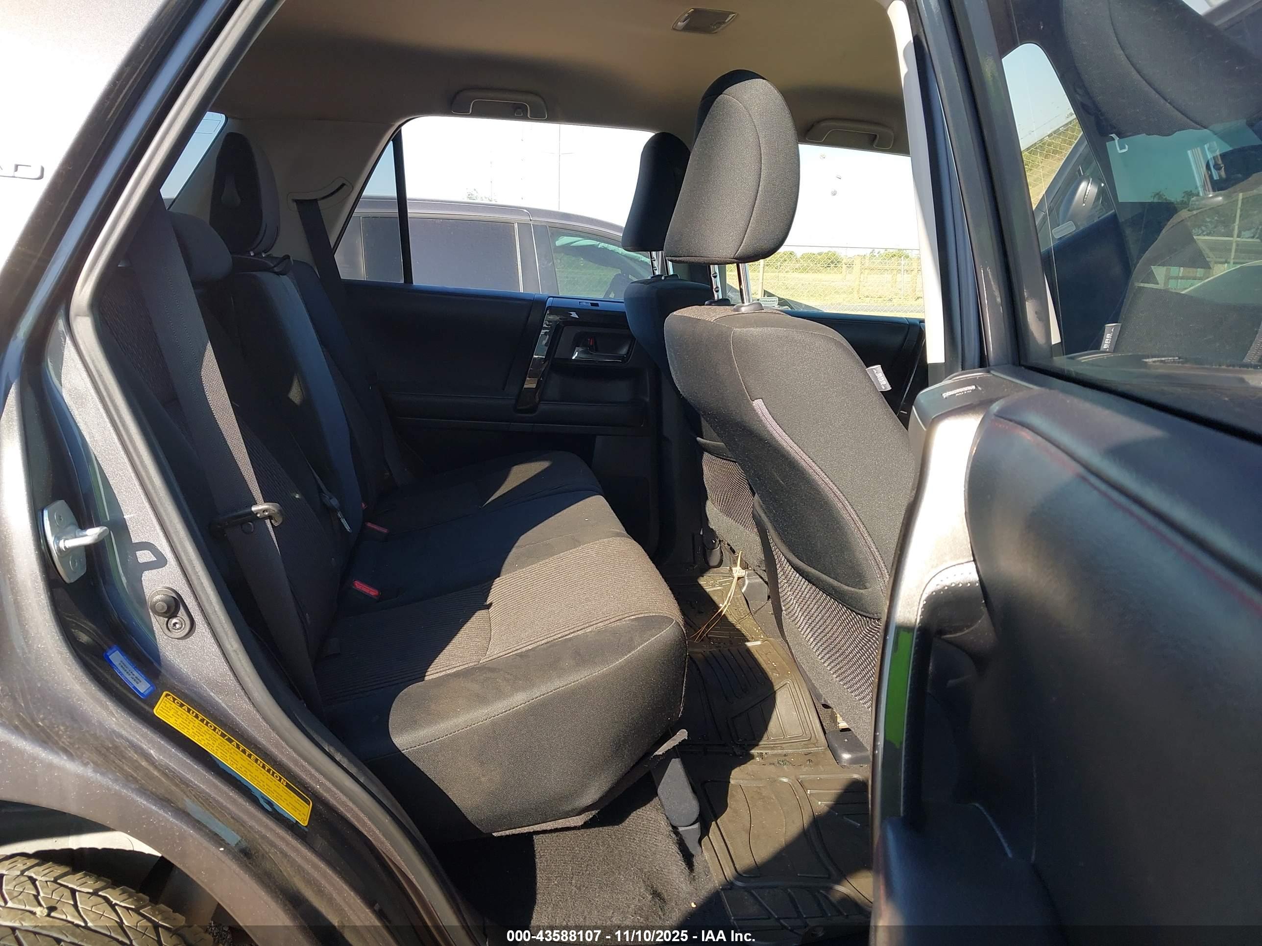 TOYOTA 4RUNNER image 8