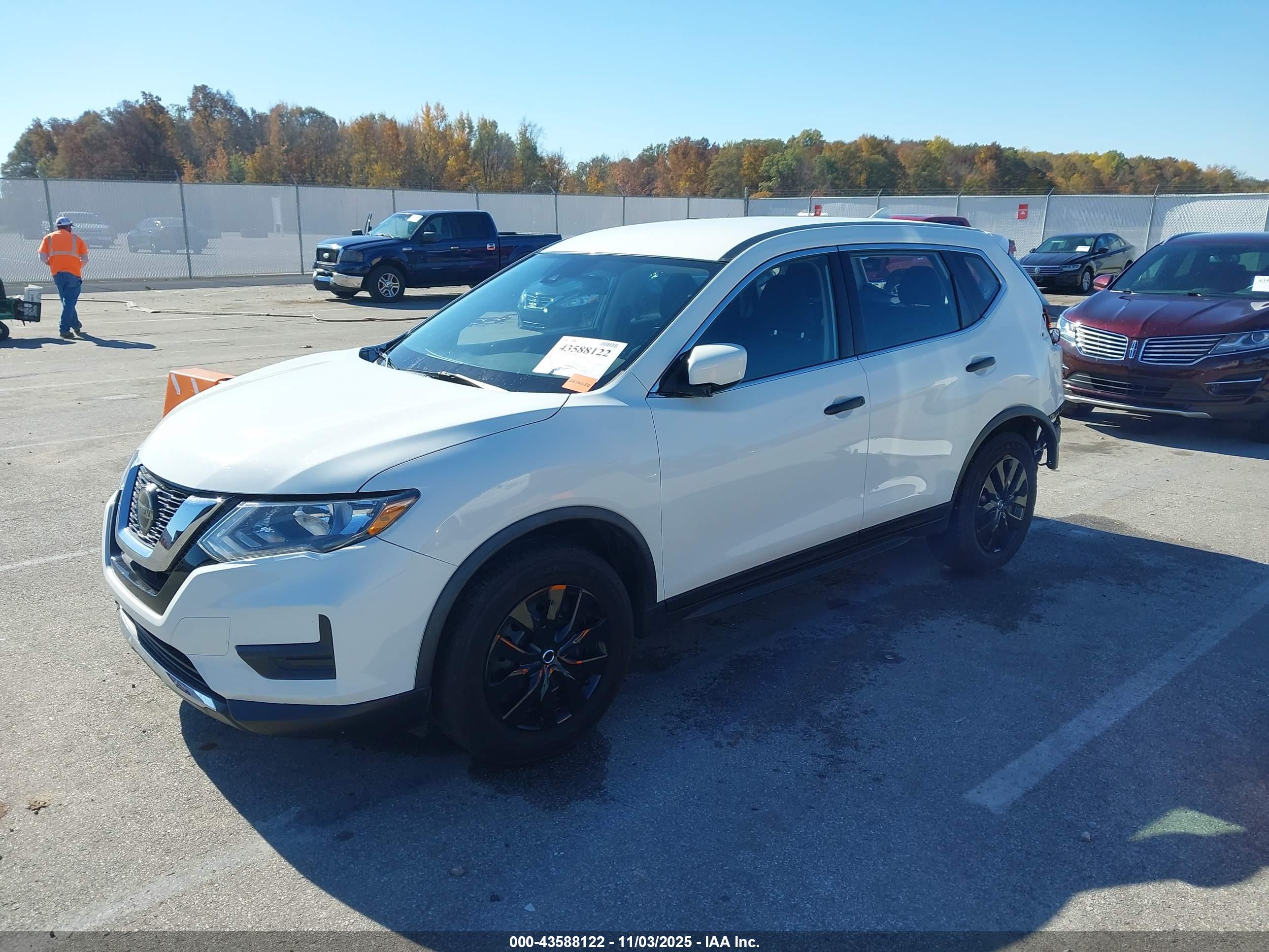 NISSAN ROGUE image 2