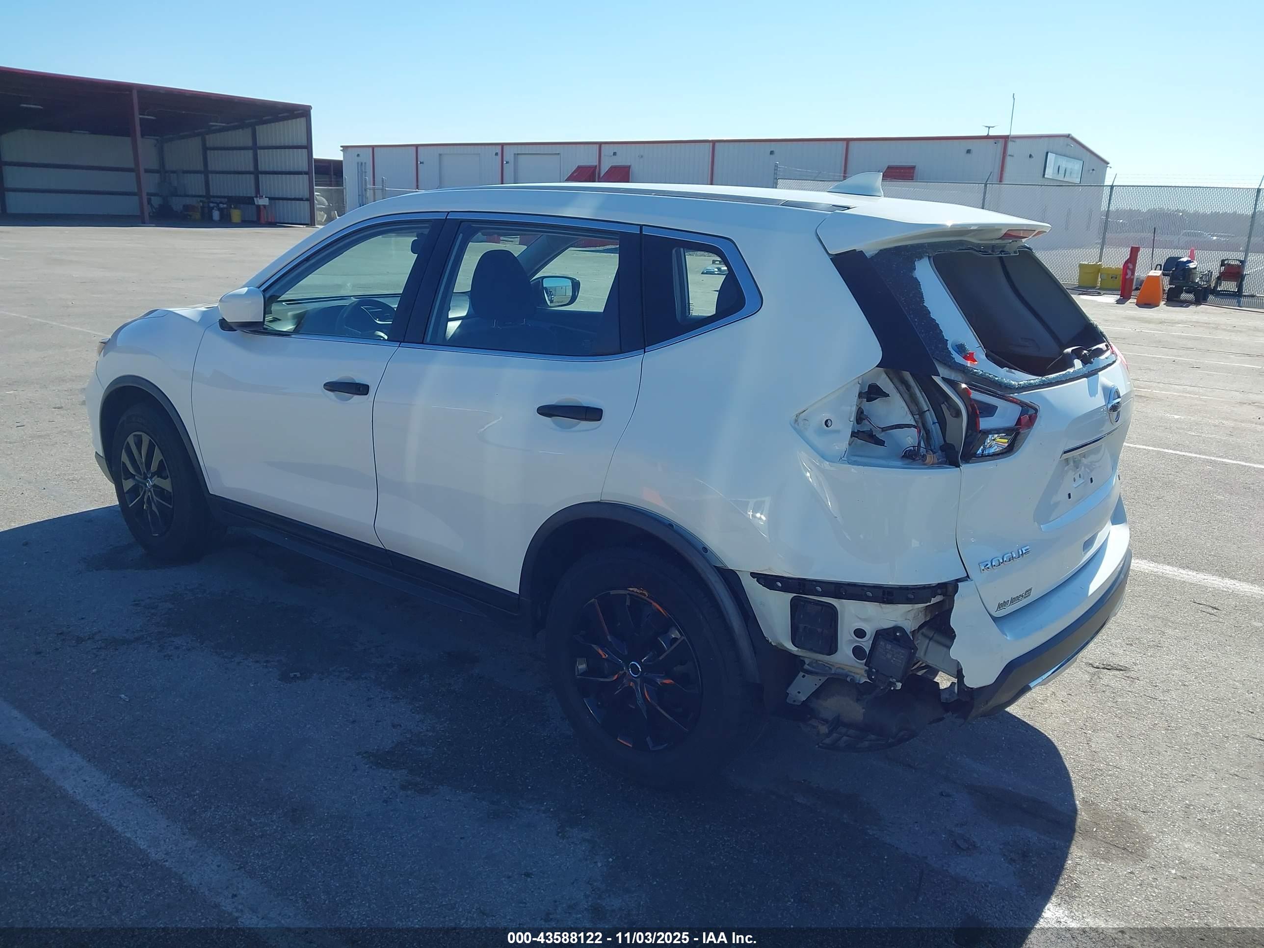 NISSAN ROGUE image 3