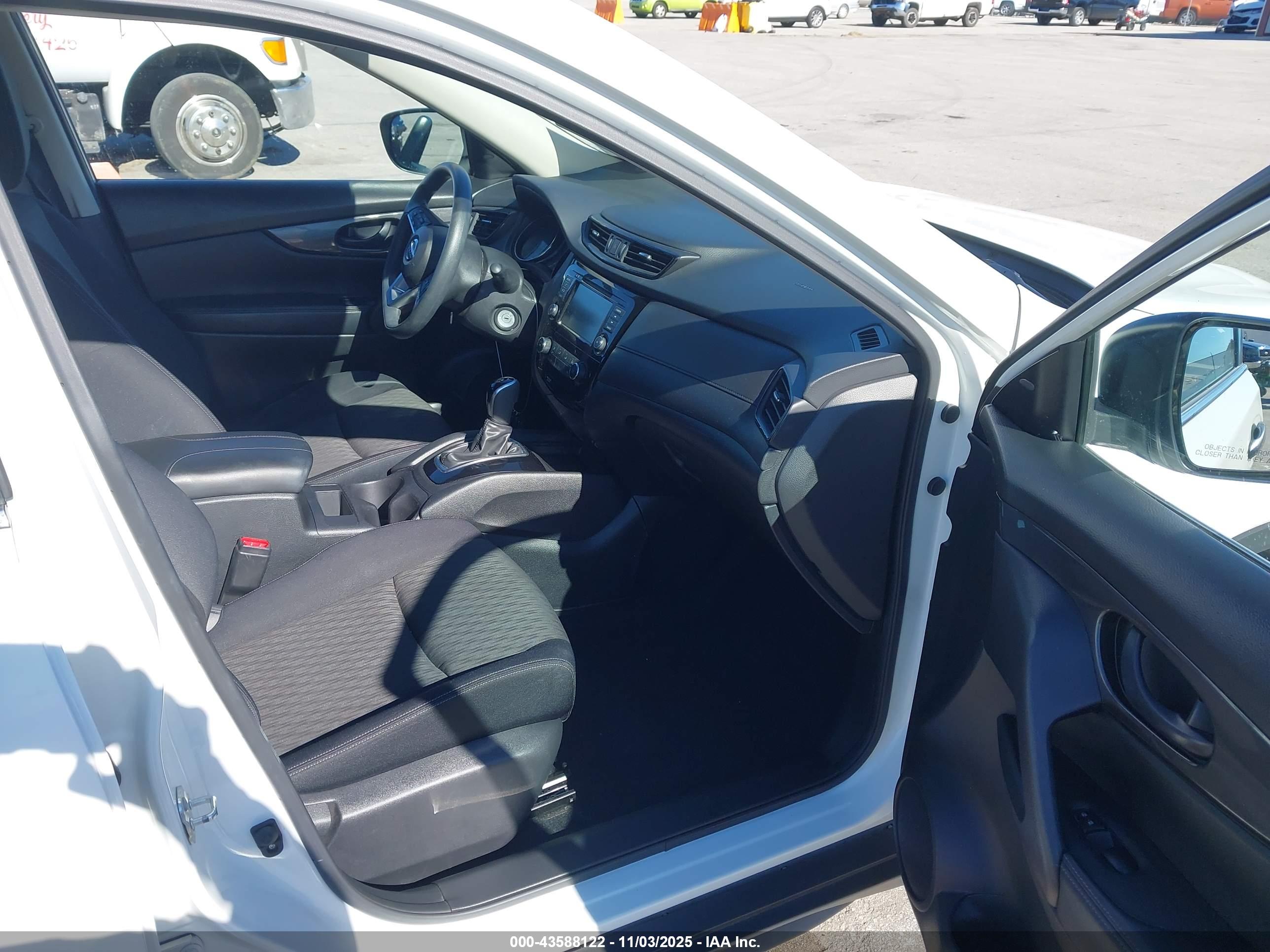 NISSAN ROGUE image 5