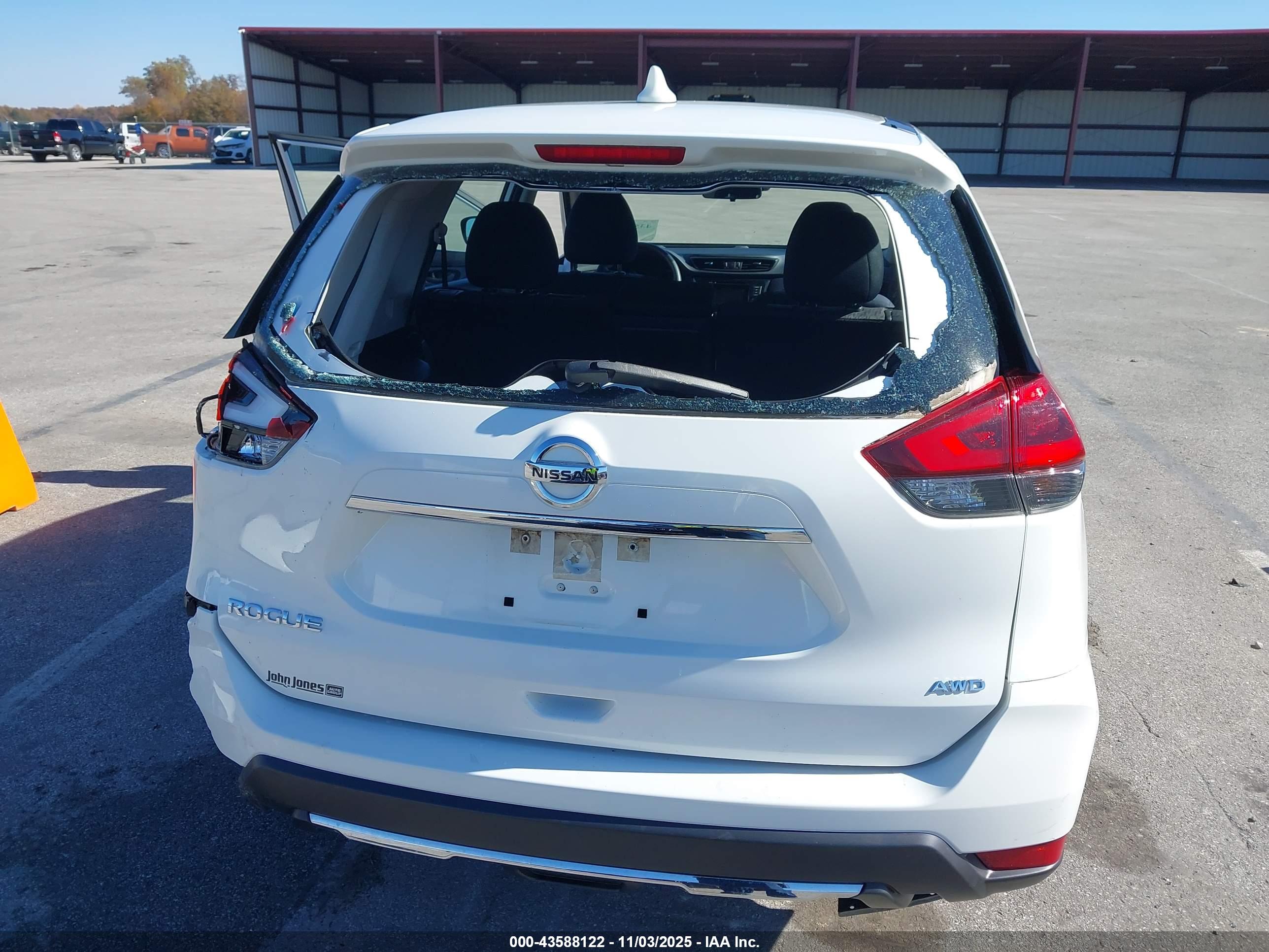 NISSAN ROGUE image 6