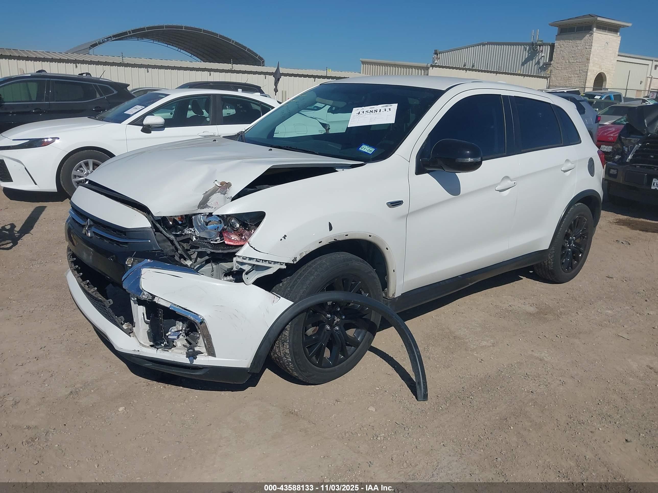 MITSUBISHI OUTLANDER image 2