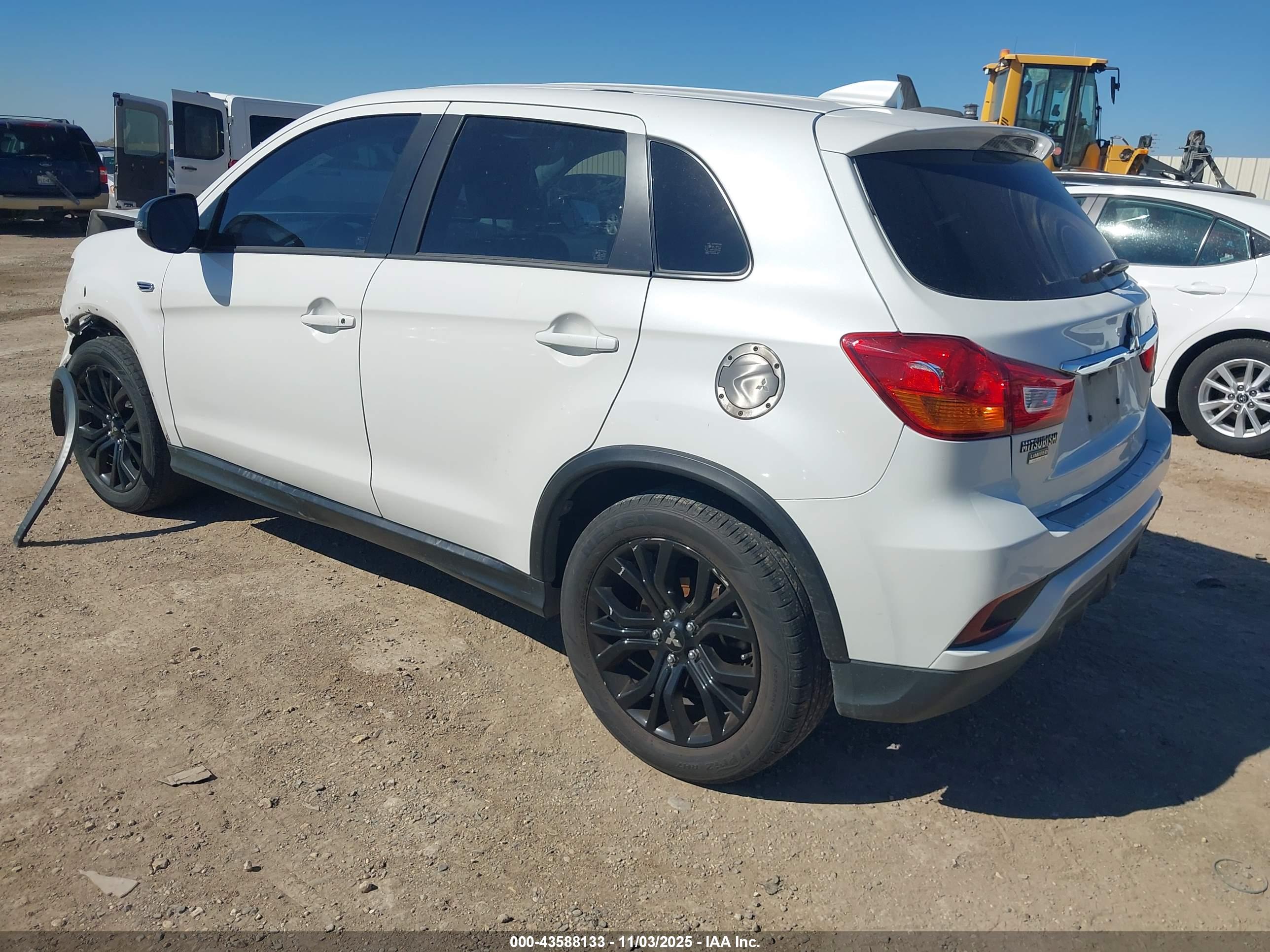 MITSUBISHI OUTLANDER image 3