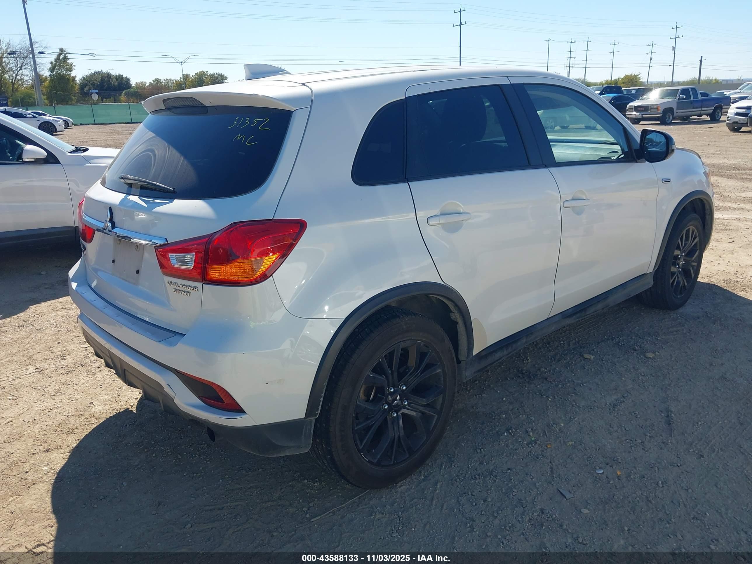 MITSUBISHI OUTLANDER image 4