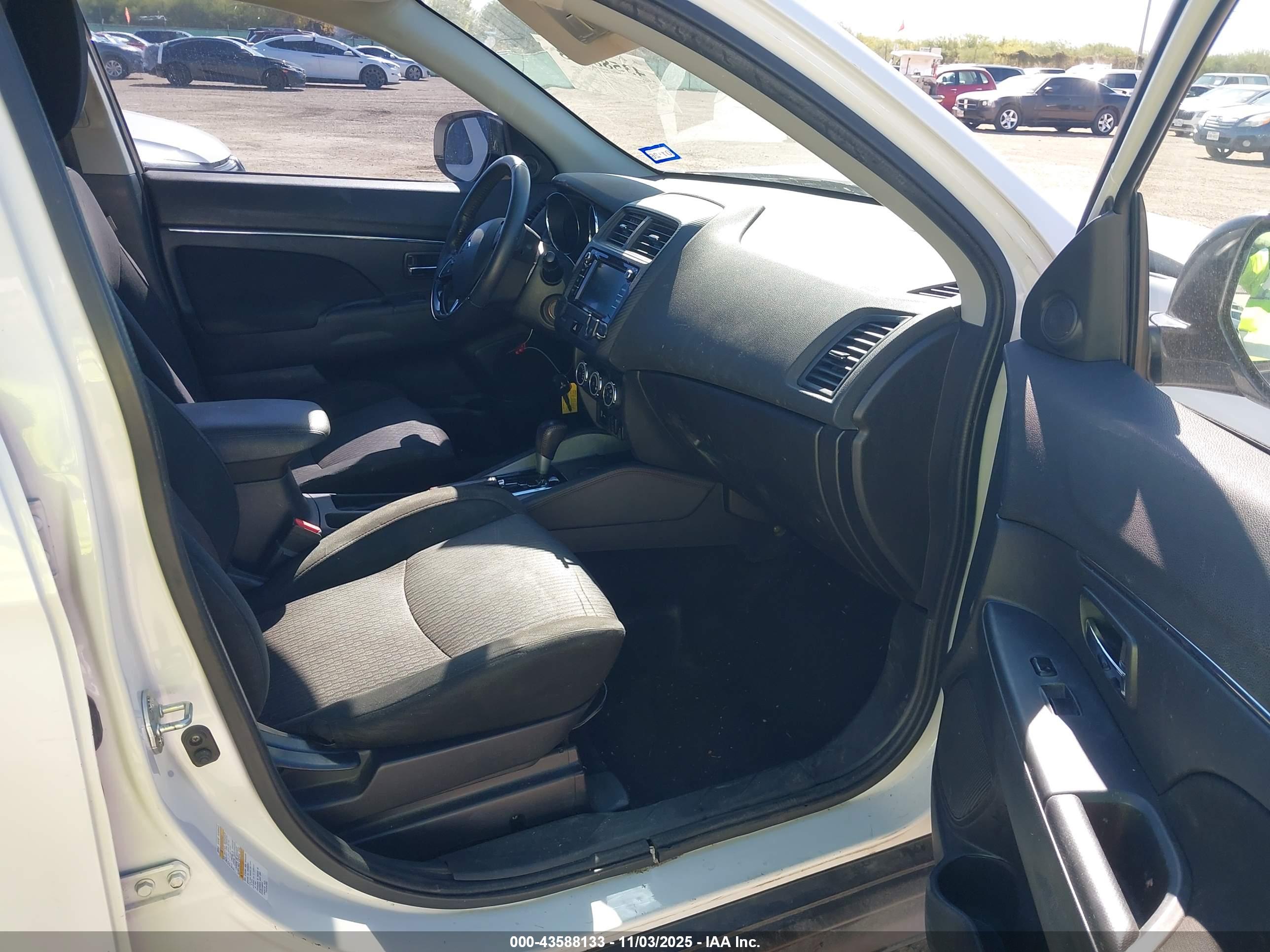 MITSUBISHI OUTLANDER image 5