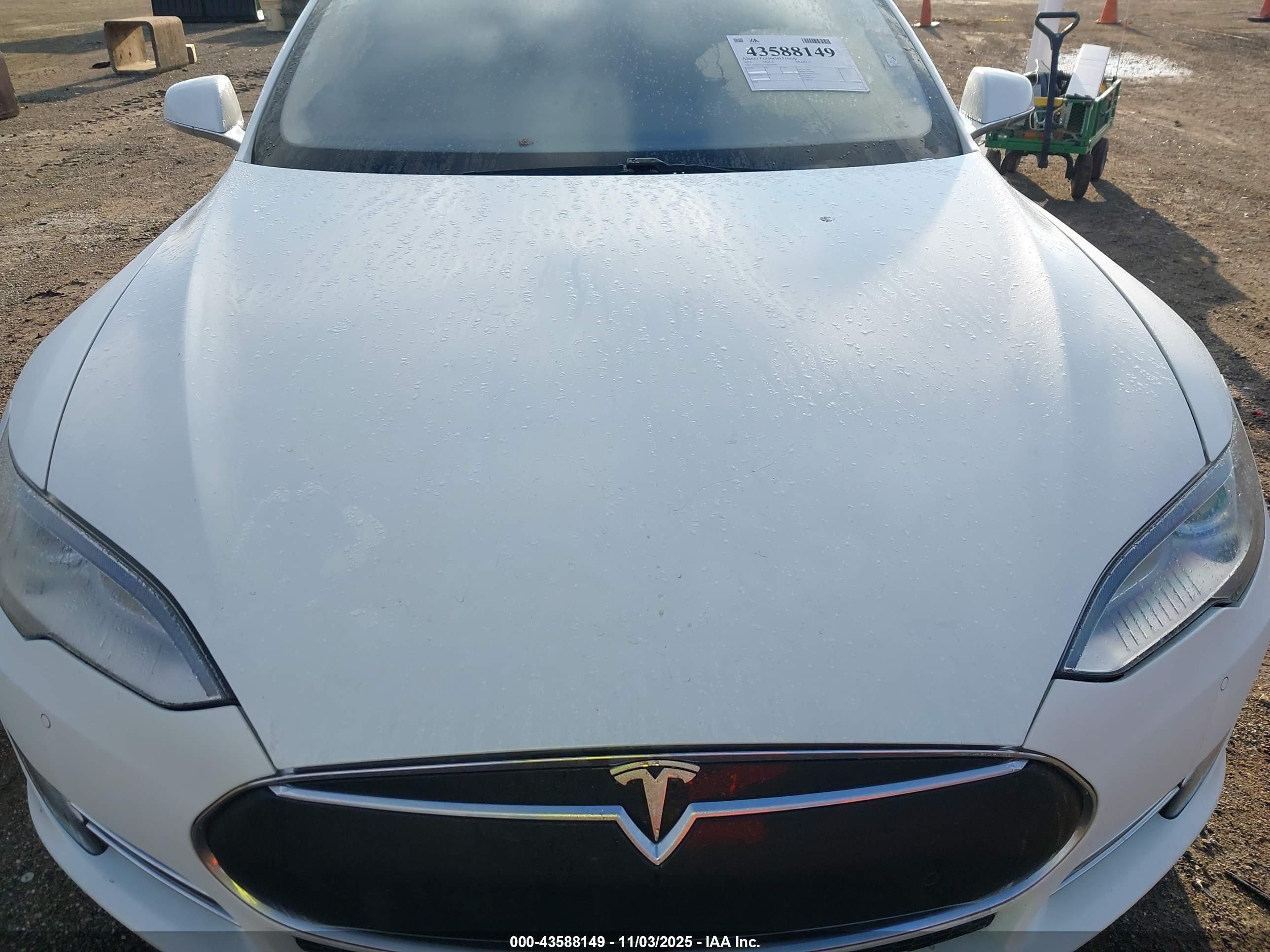 TESLA MODEL image 10