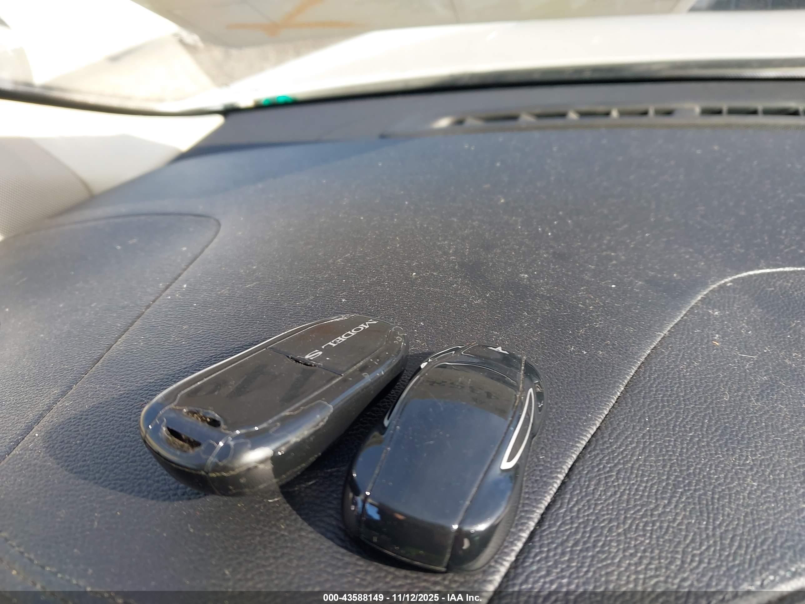 TESLA MODEL image 11