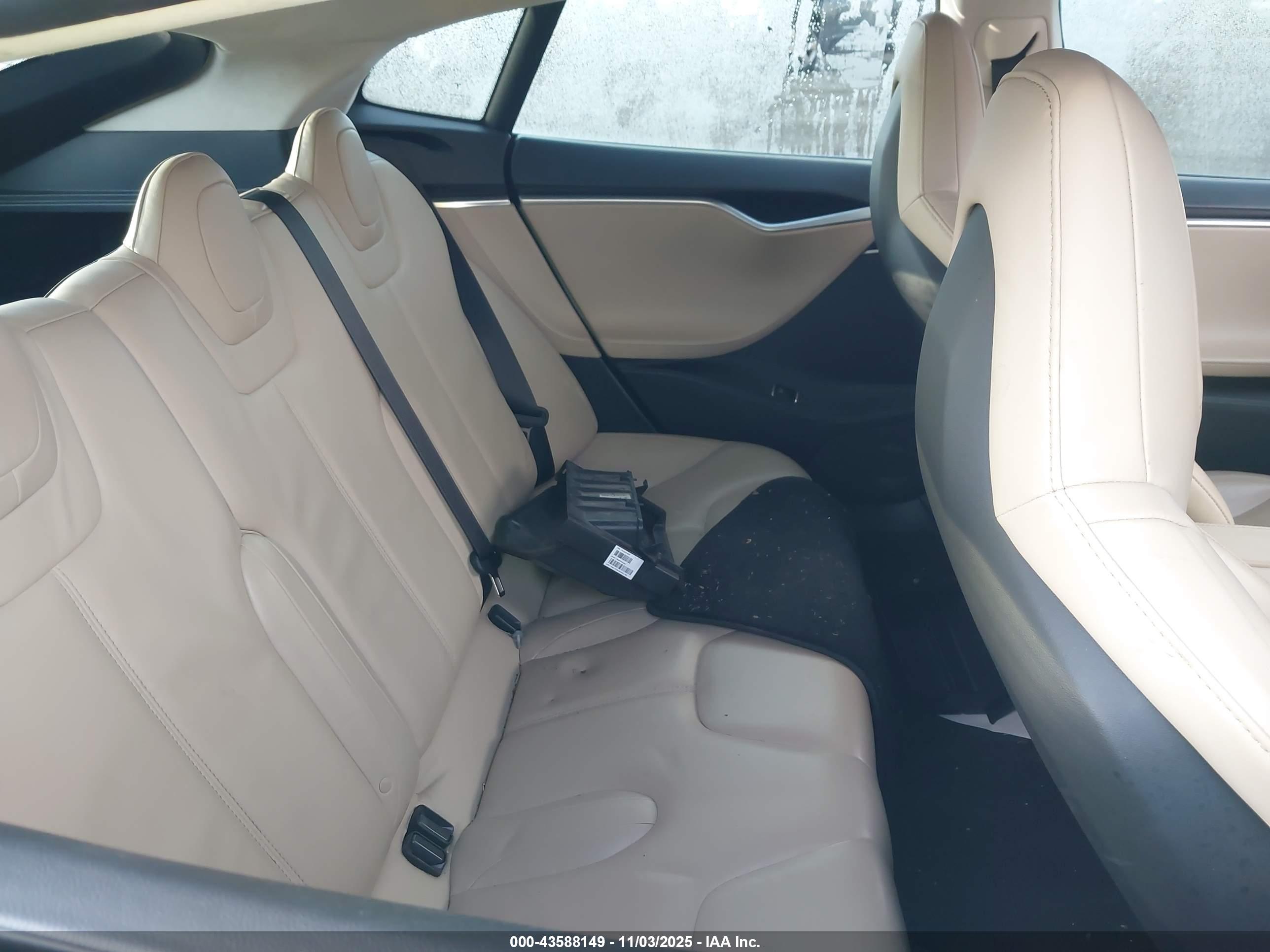 TESLA MODEL image 8