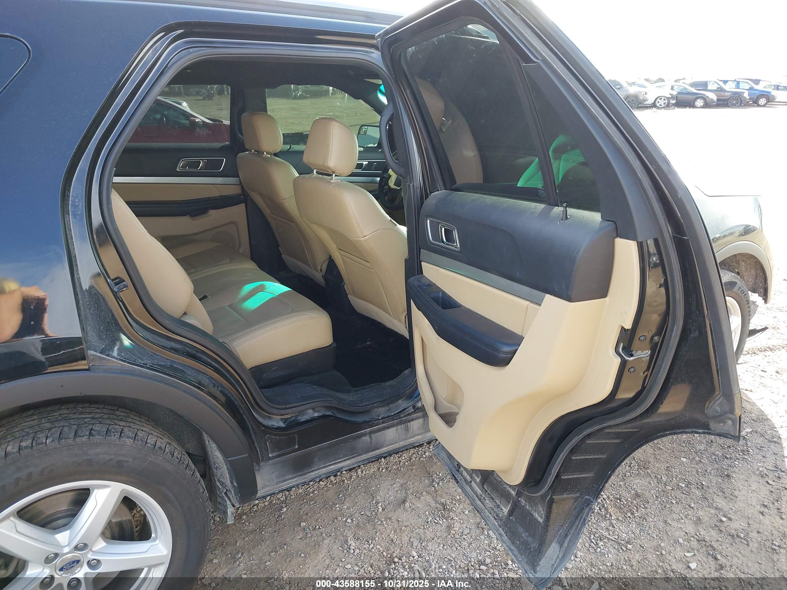 FORD EXPLORER image 8
