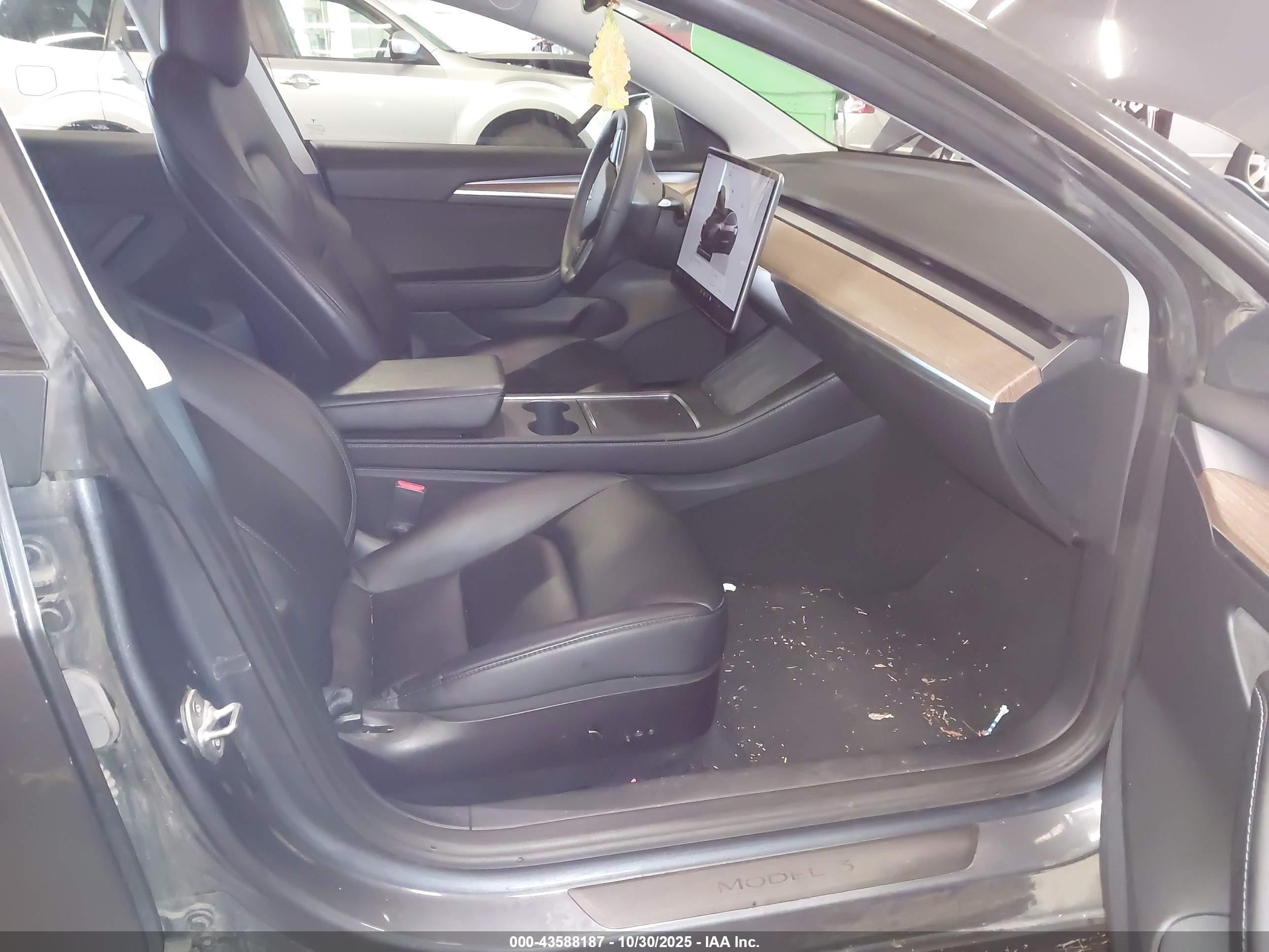 TESLA MODEL image 5