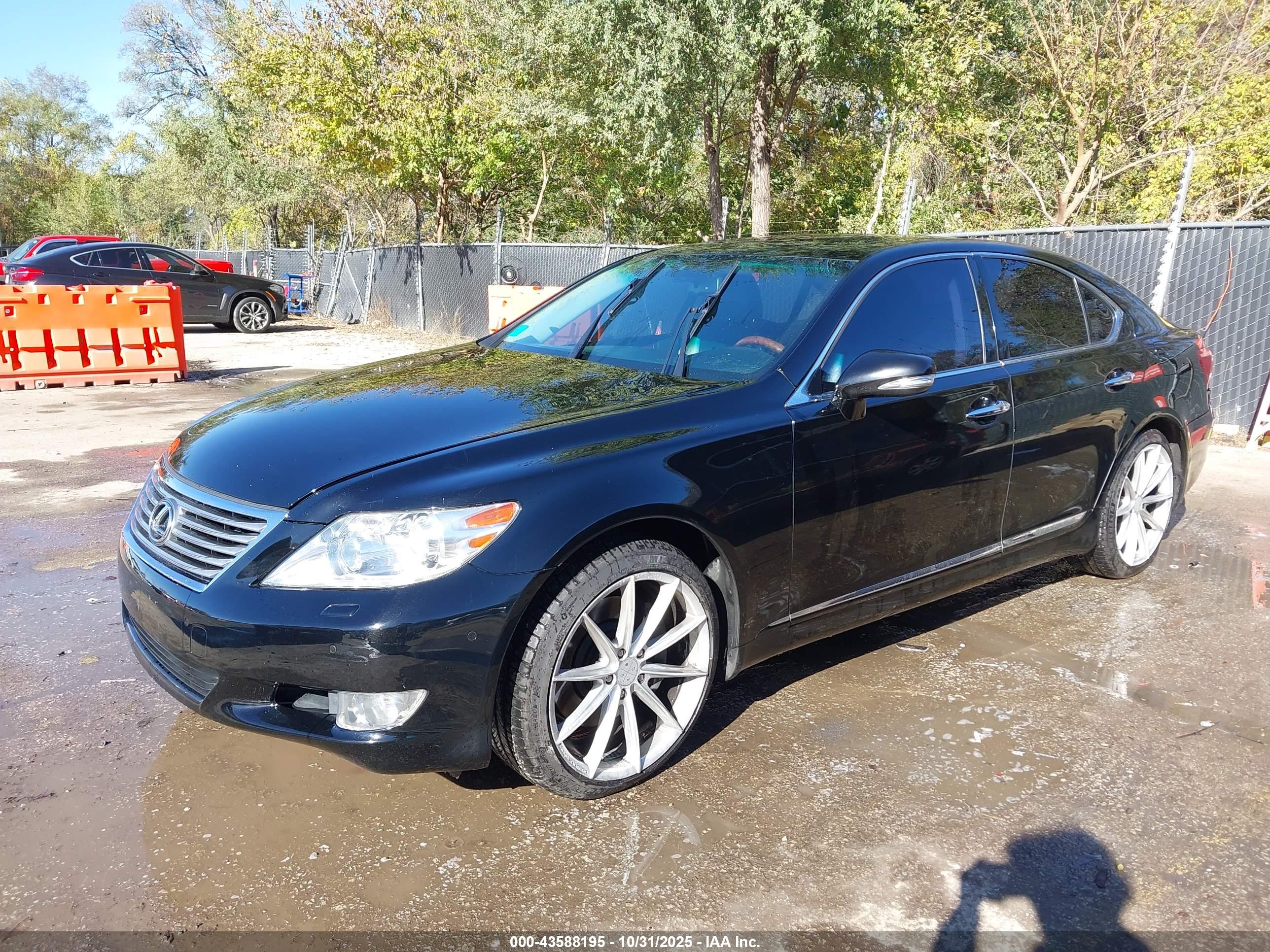 LEXUS LS image 2