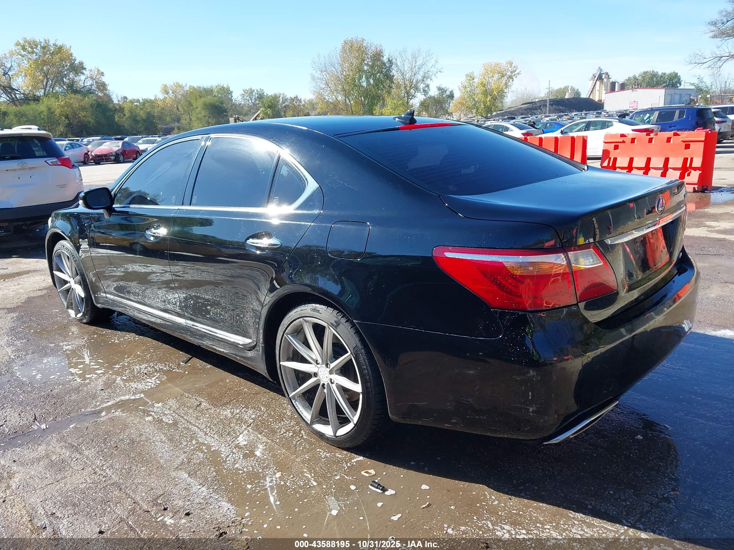 LEXUS LS image 3