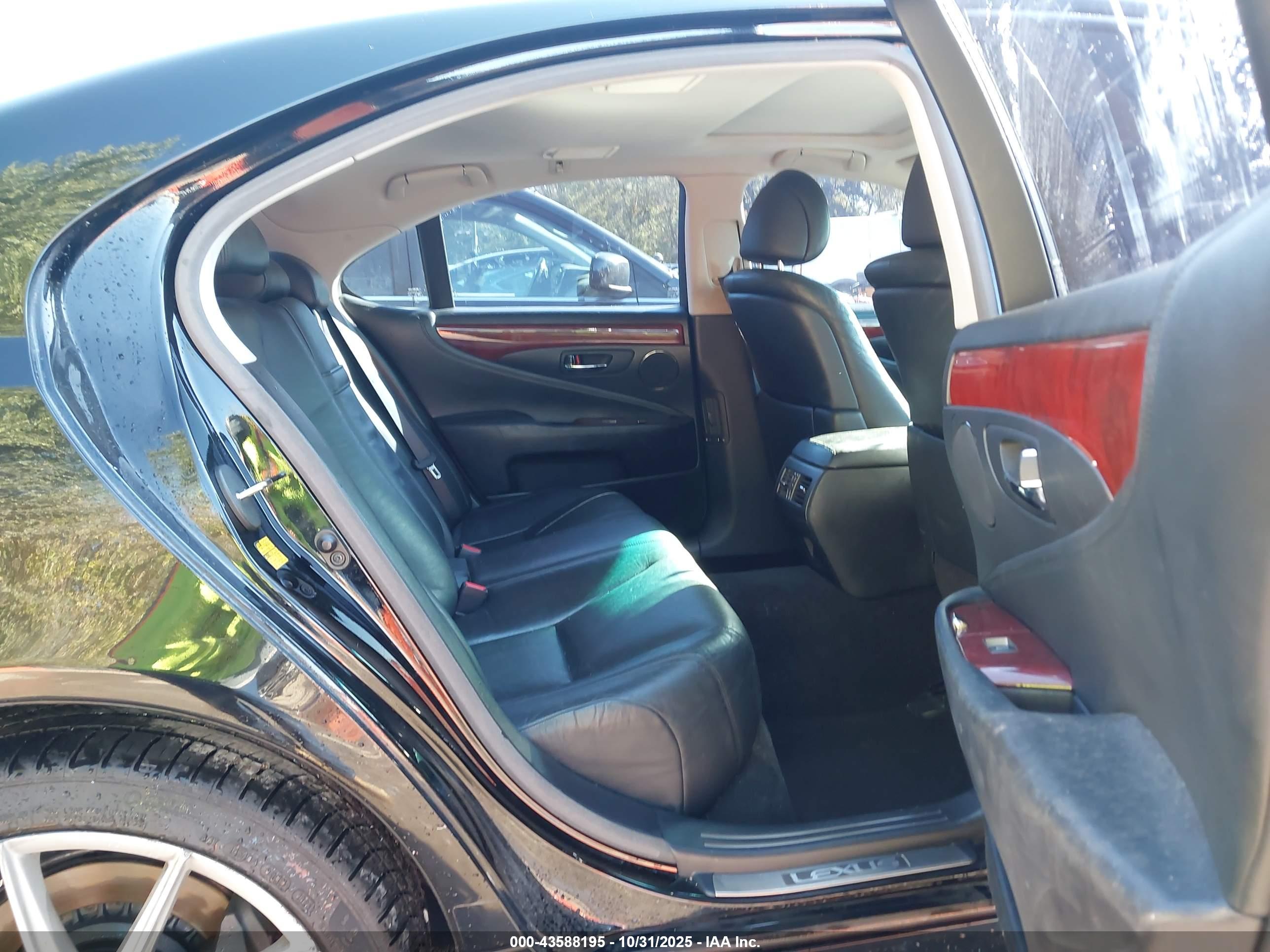 LEXUS LS image 8