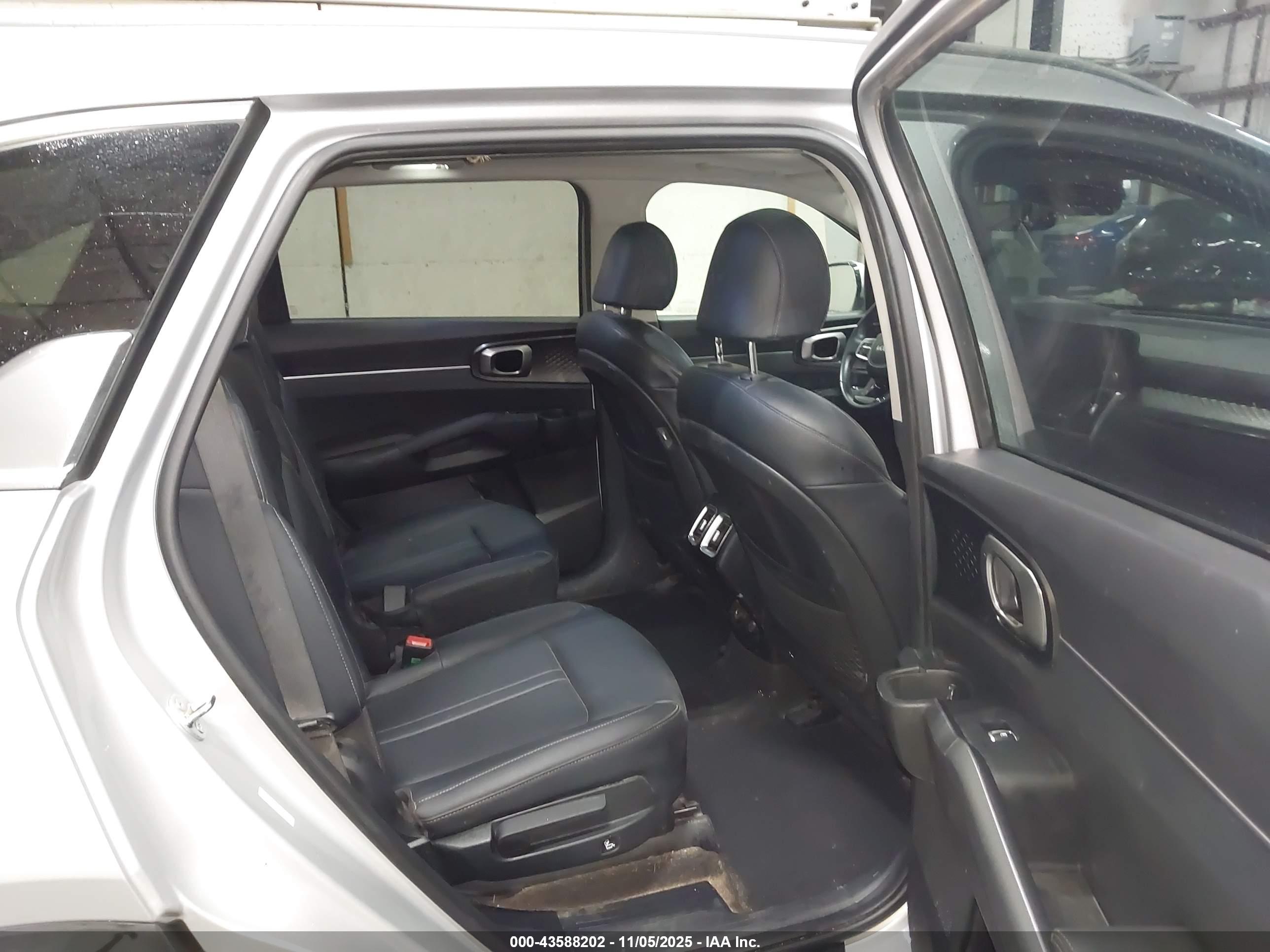 KIA SORENTO image 8