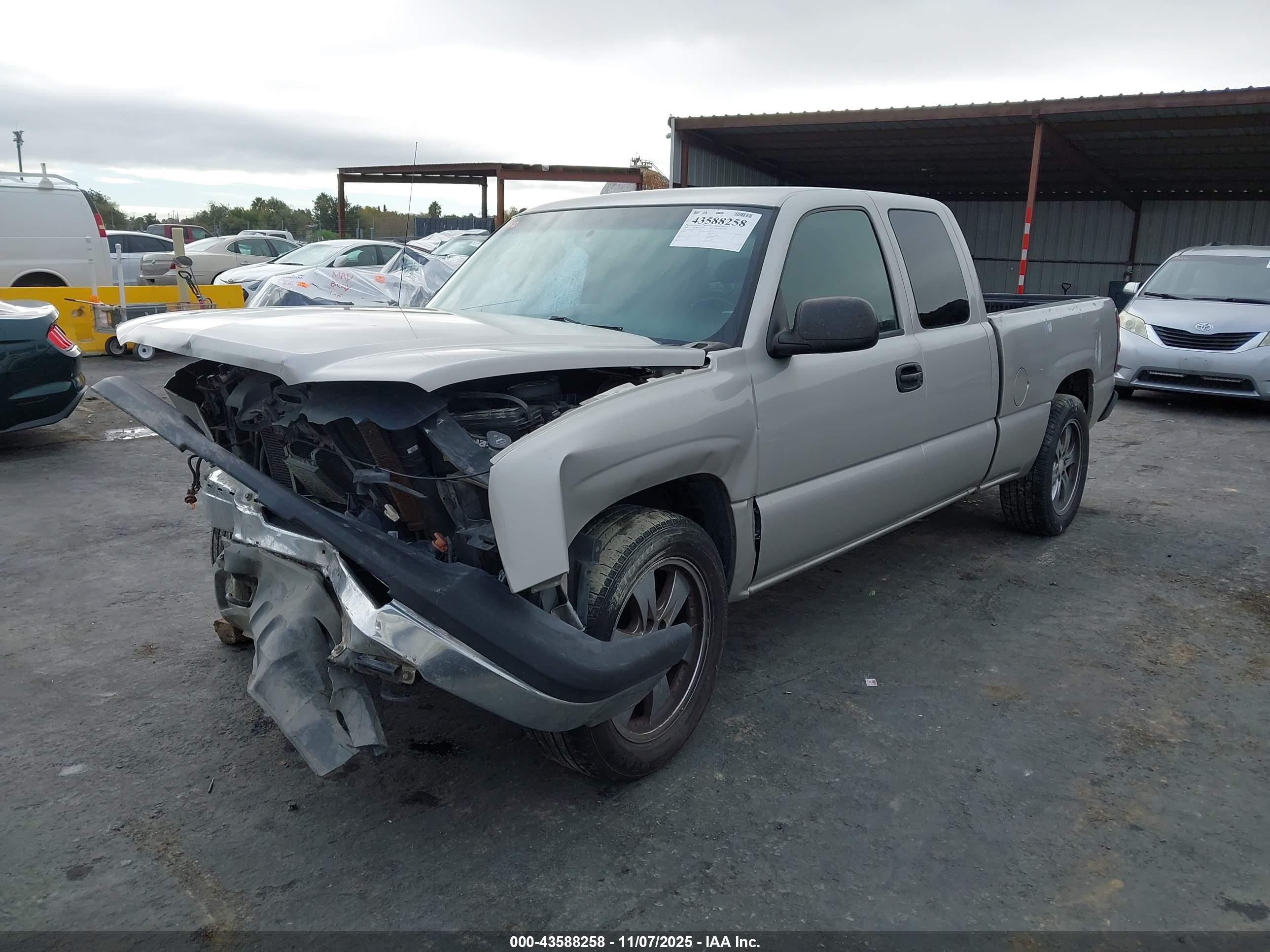CHEVROLET SILVERADO image 2