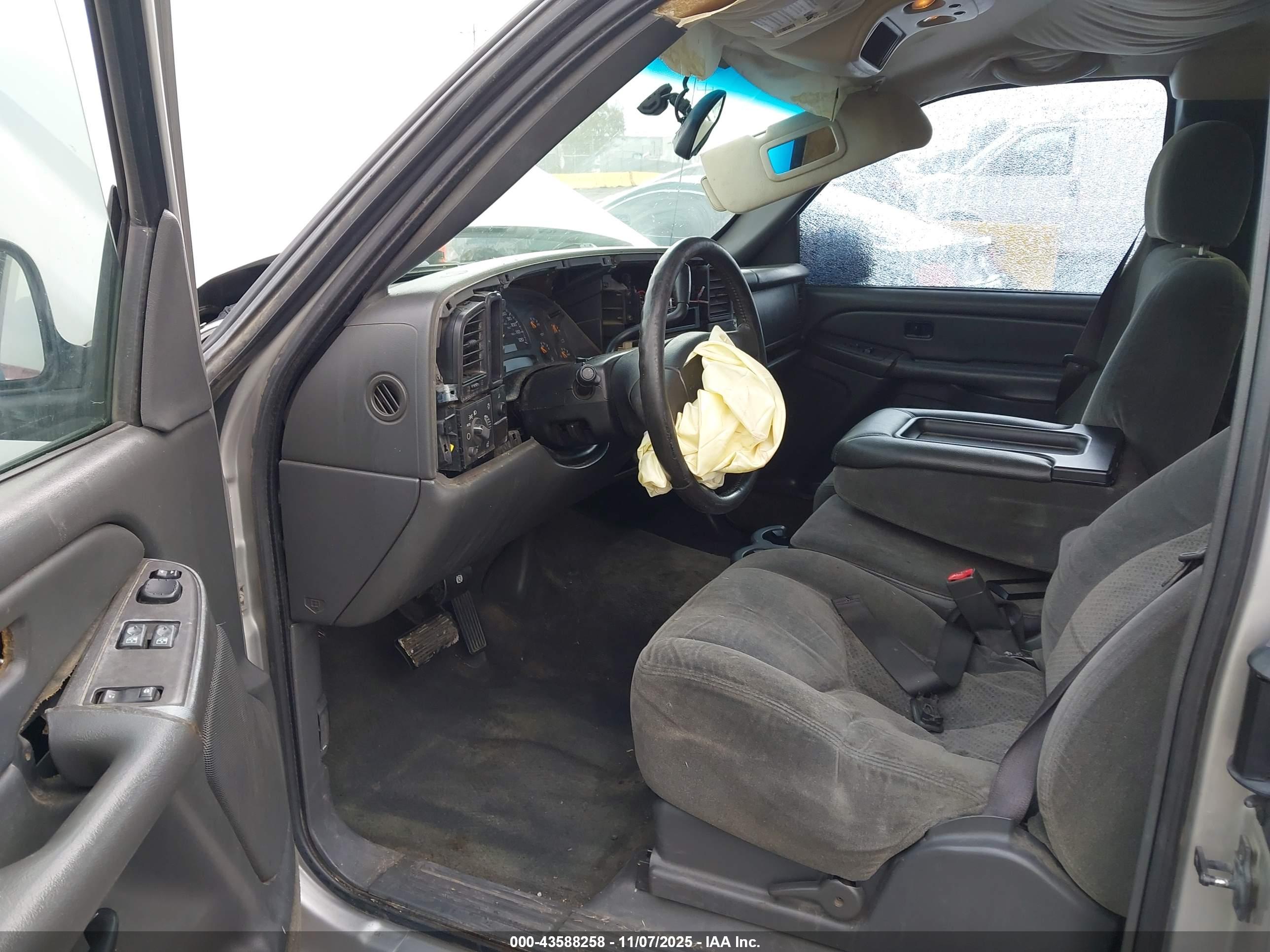 CHEVROLET SILVERADO image 5
