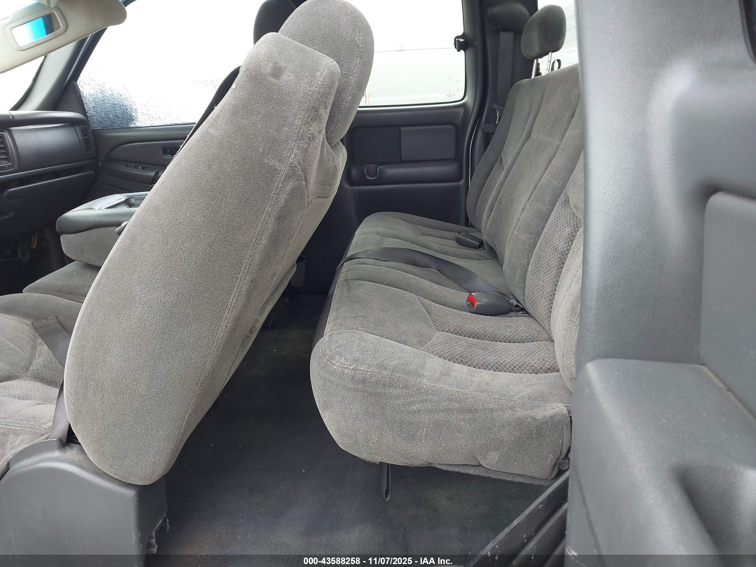 CHEVROLET SILVERADO image 8