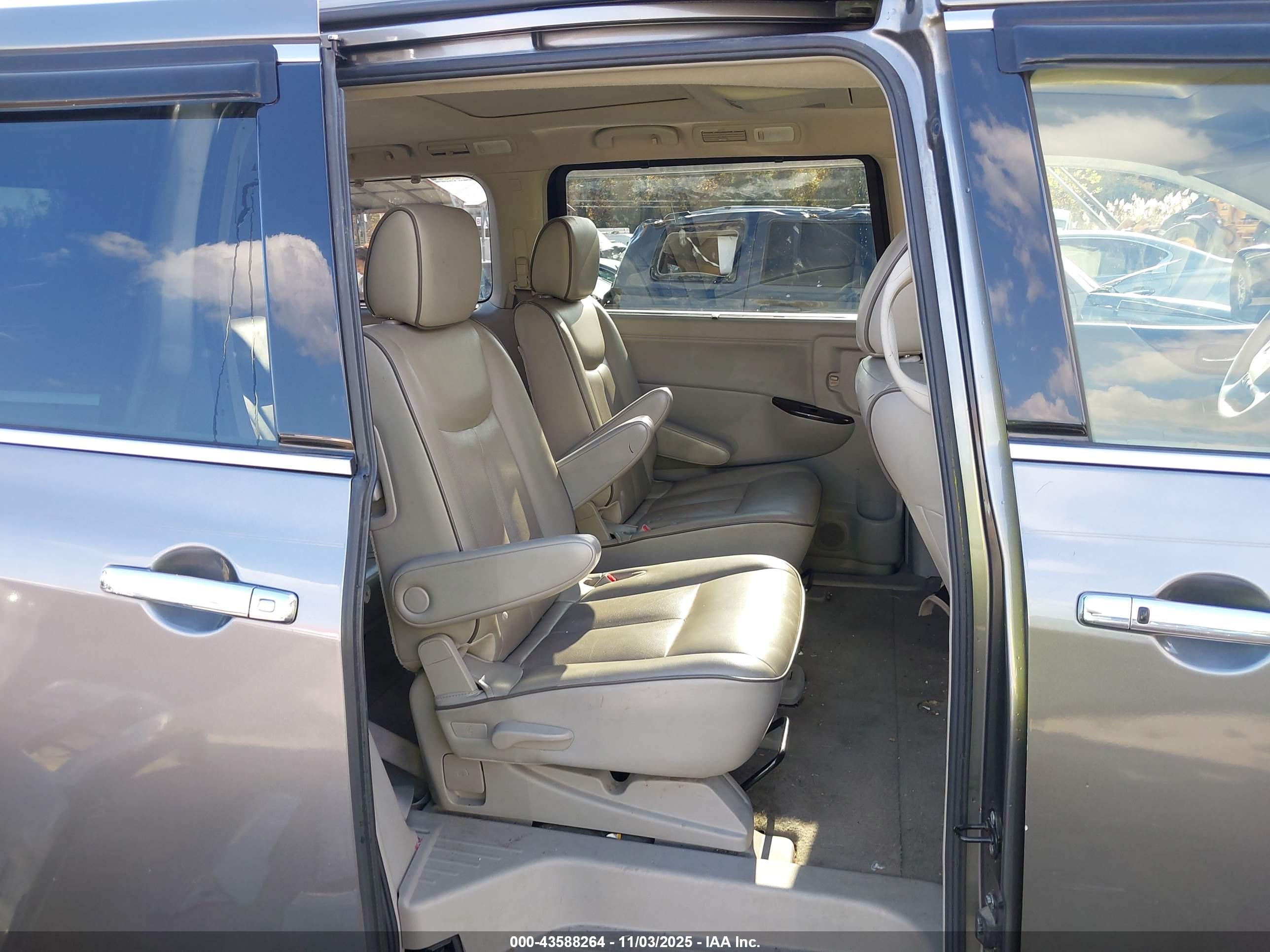 NISSAN QUEST image 8