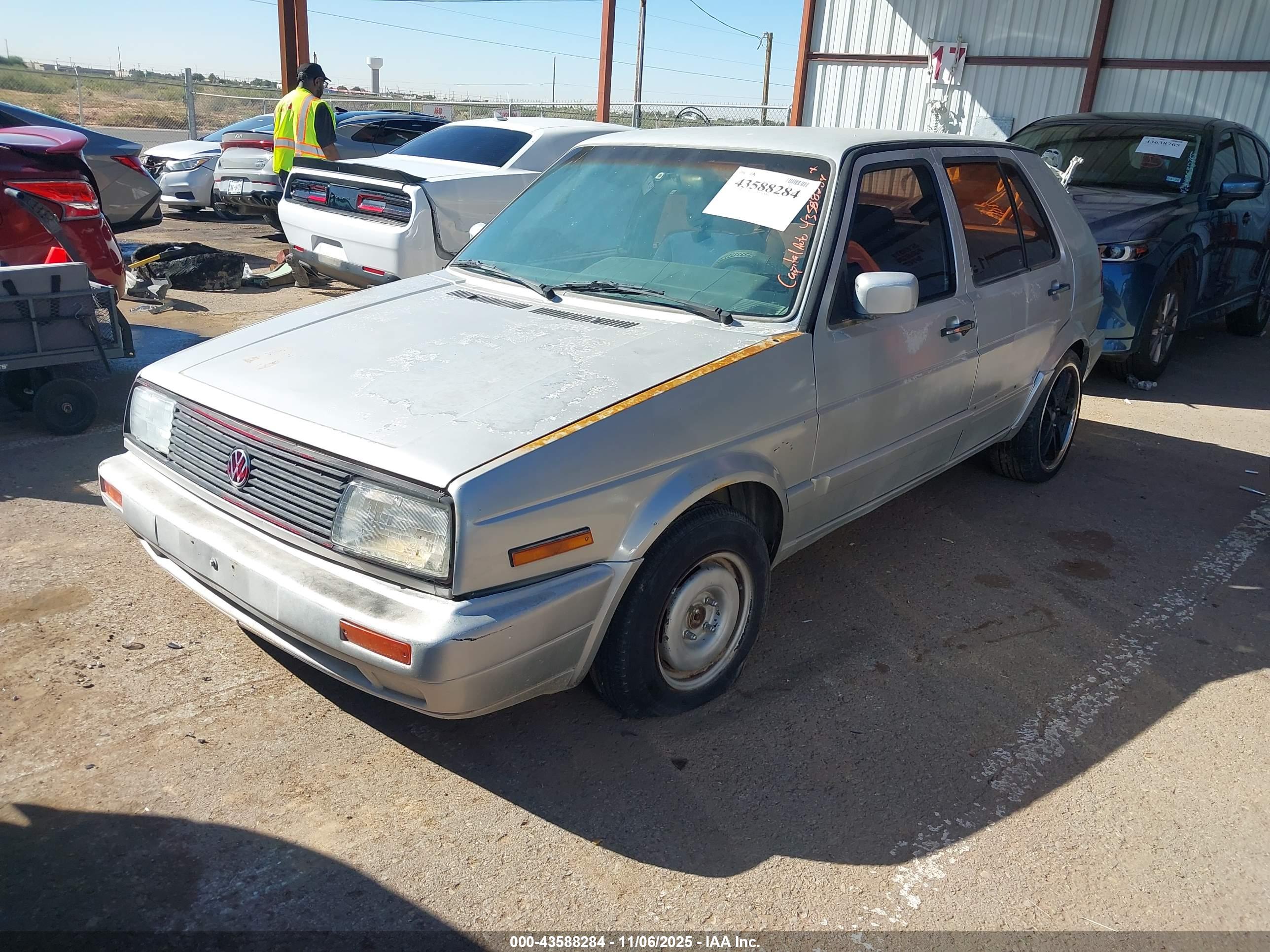 VOLKSWAGEN GOLF image 2
