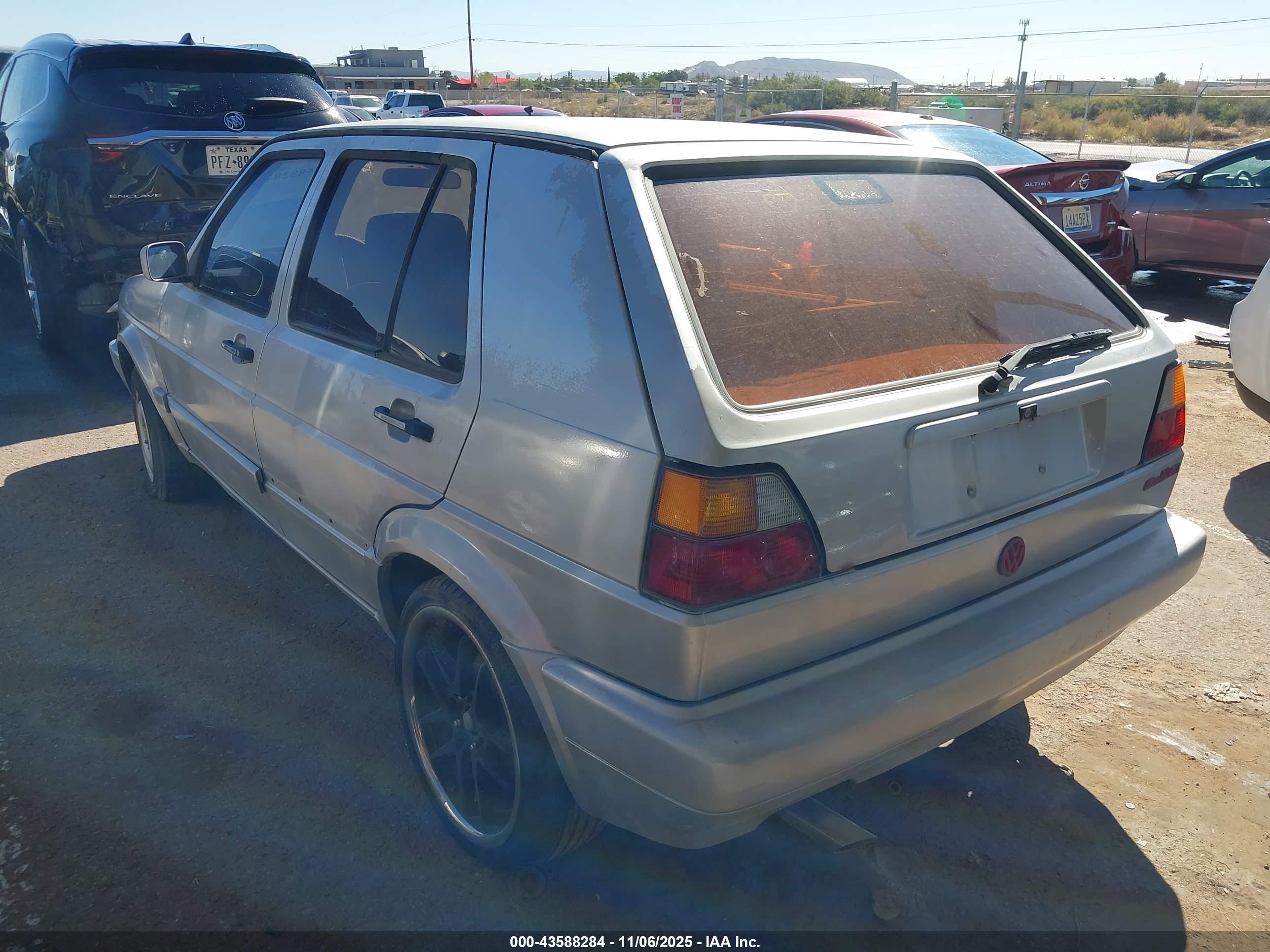 VOLKSWAGEN GOLF image 3