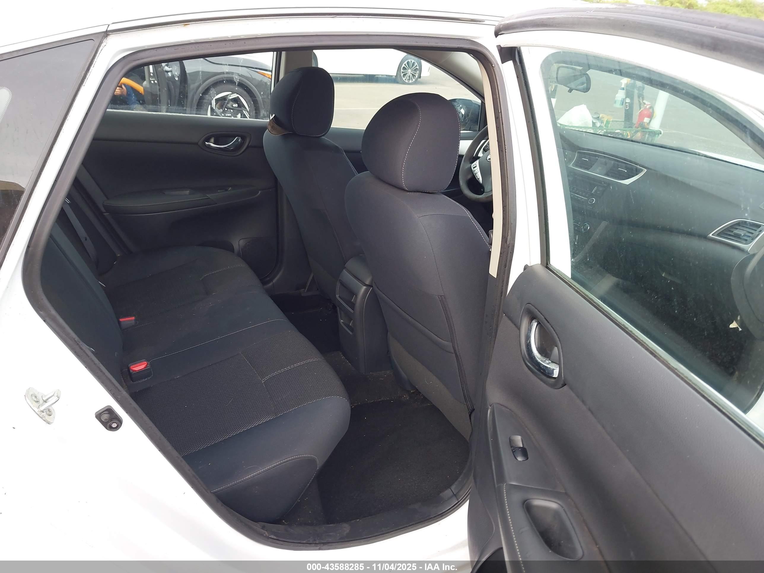 NISSAN SENTRA image 8