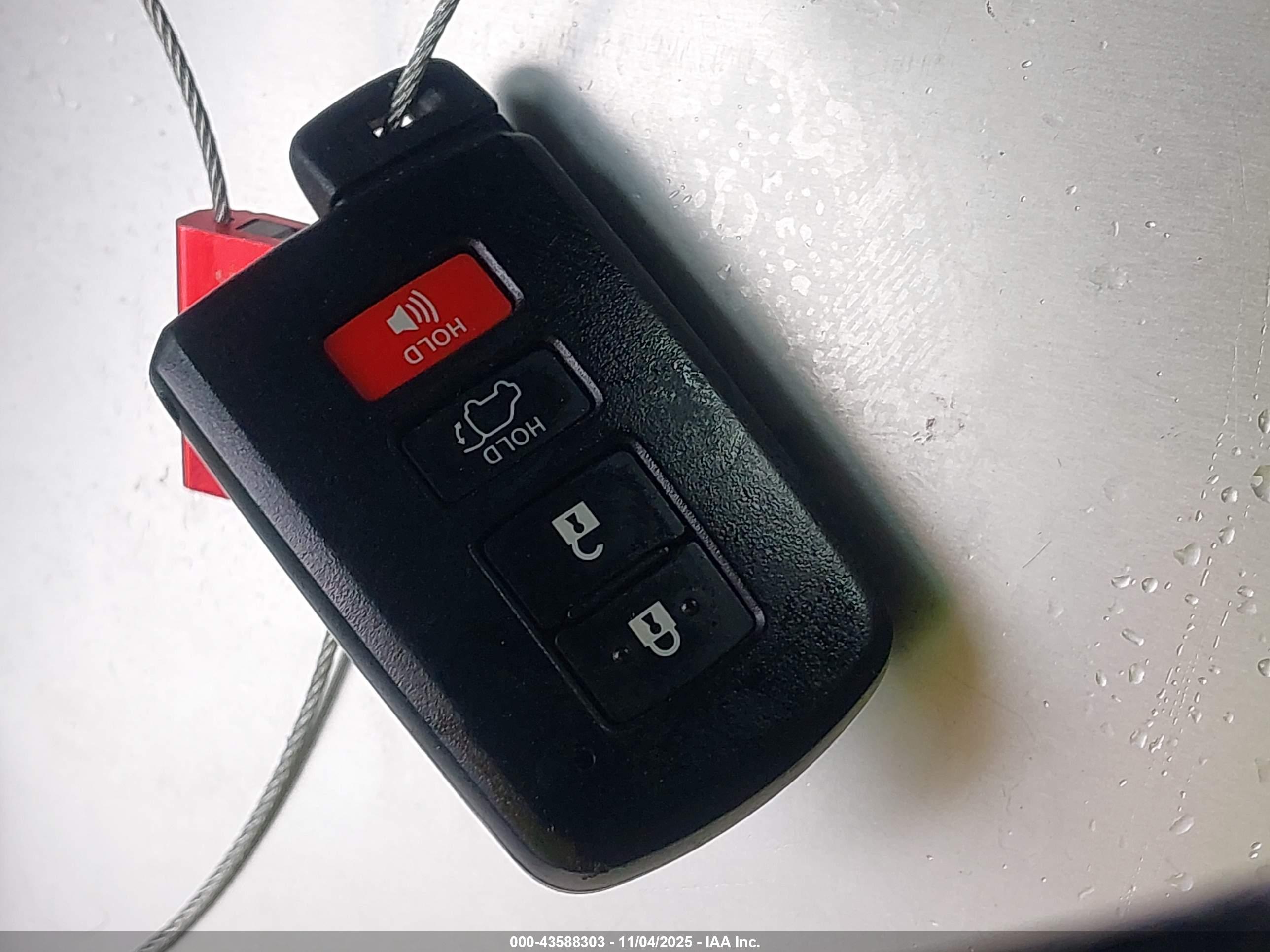 TOYOTA RAV4 image 11
