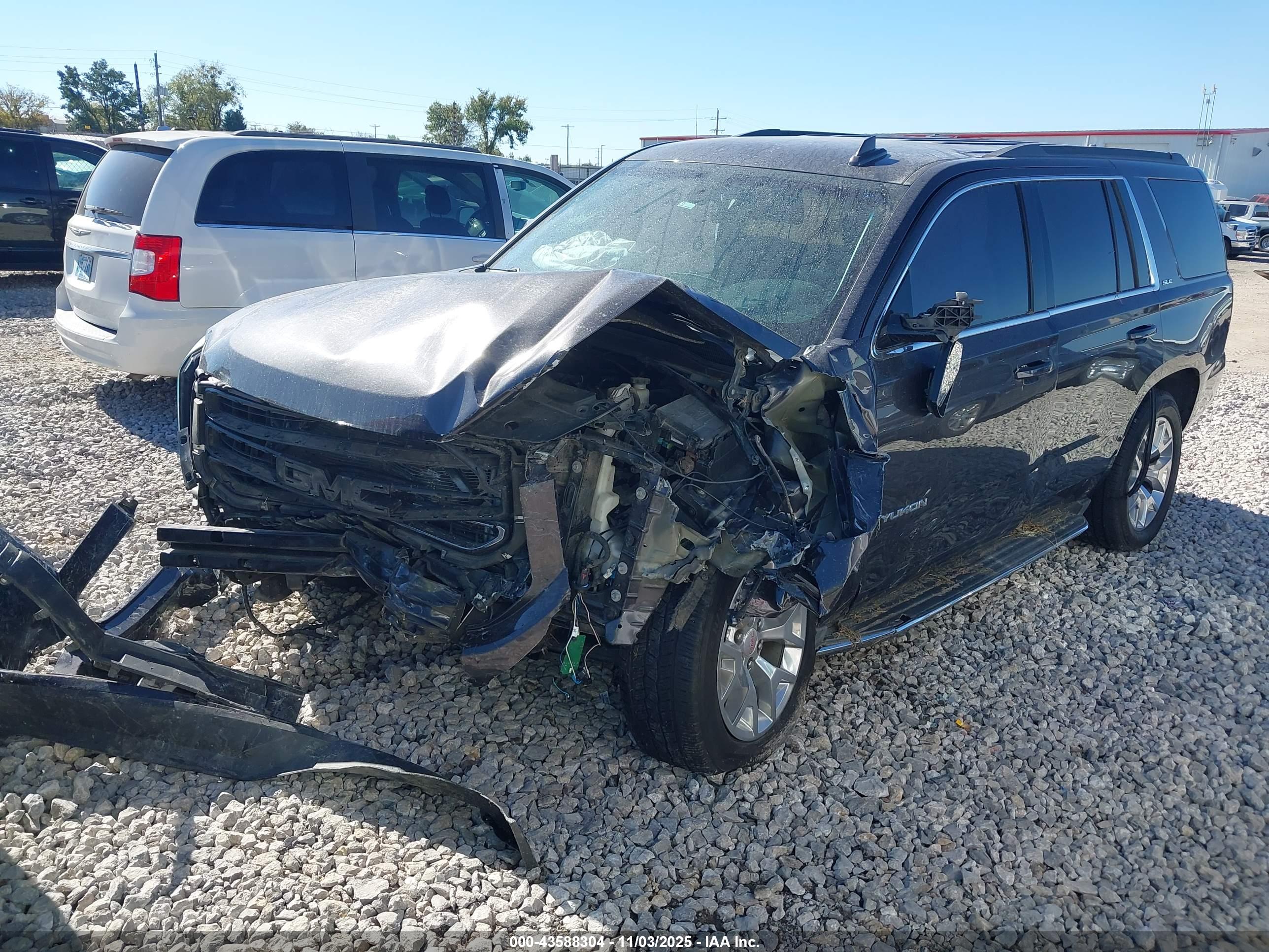 GMC YUKON image 2