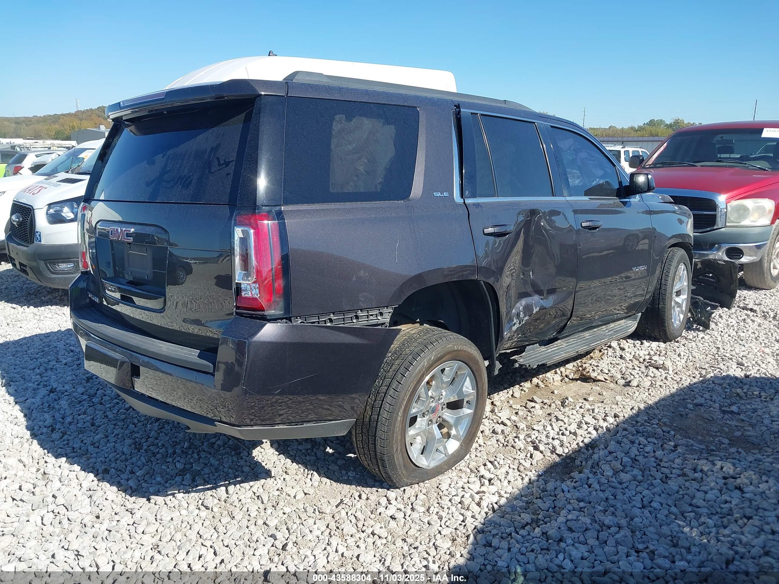 GMC YUKON image 4