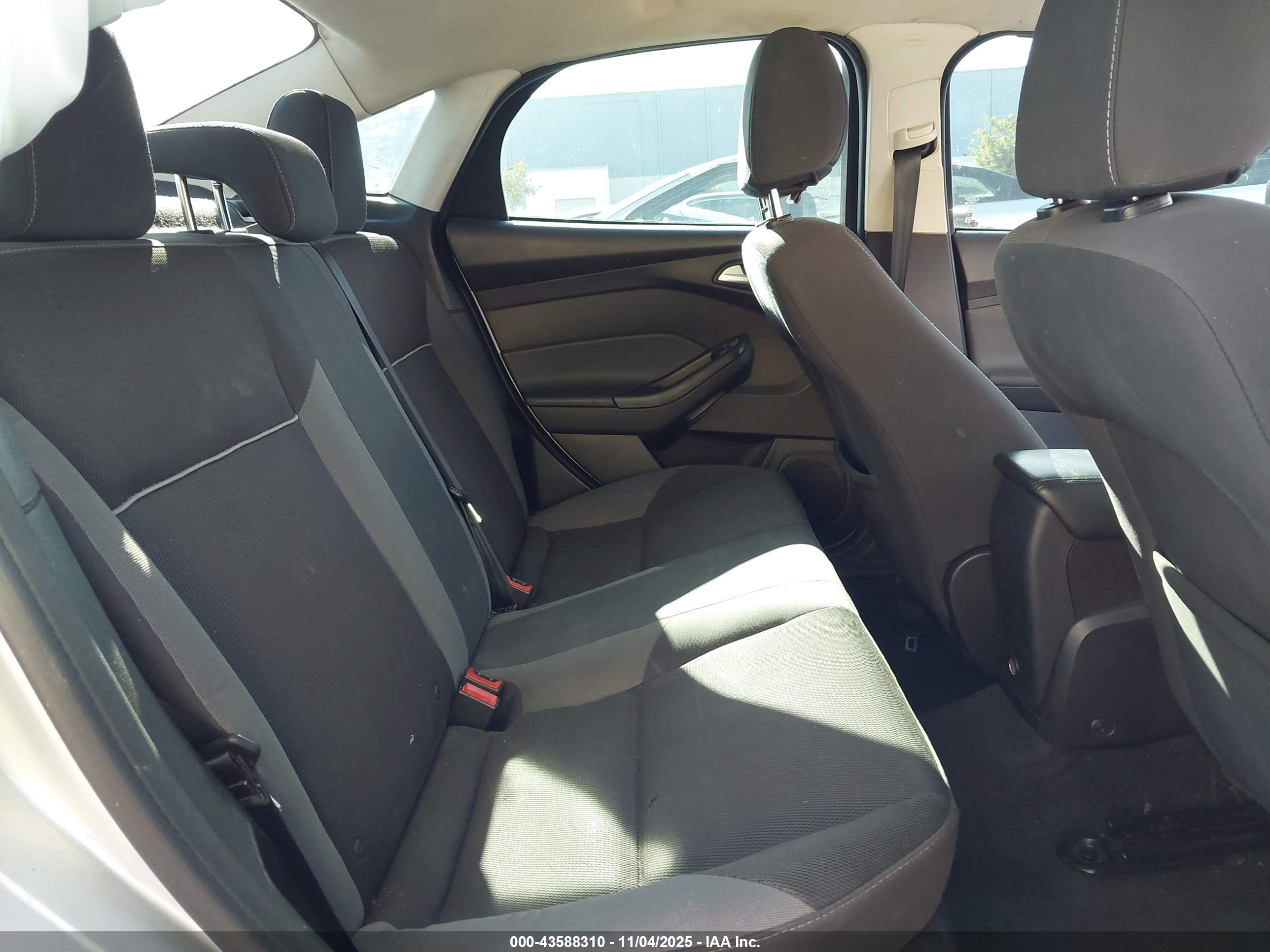 FORD FOCUS image 8