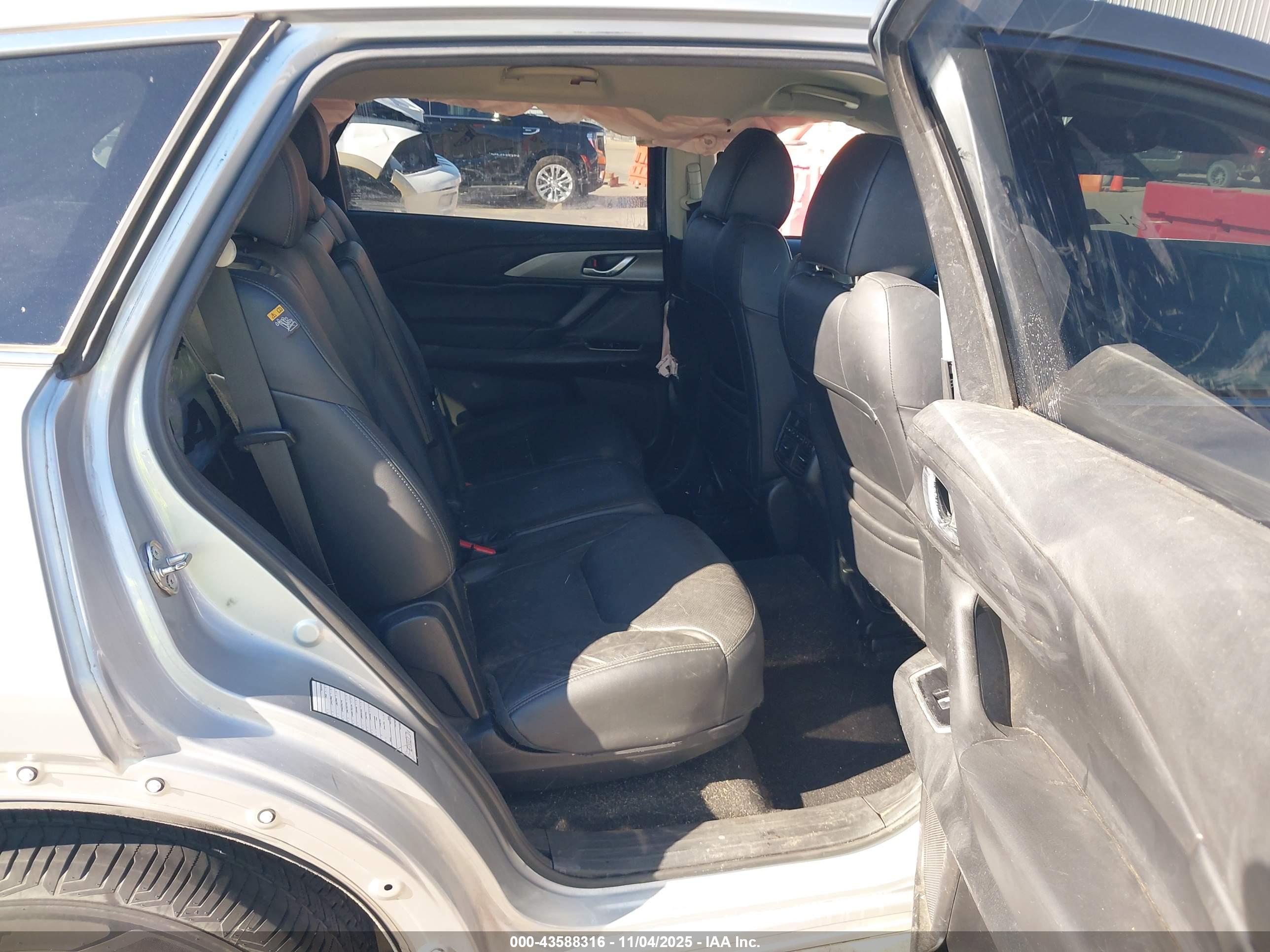 MAZDA CX-9 image 8