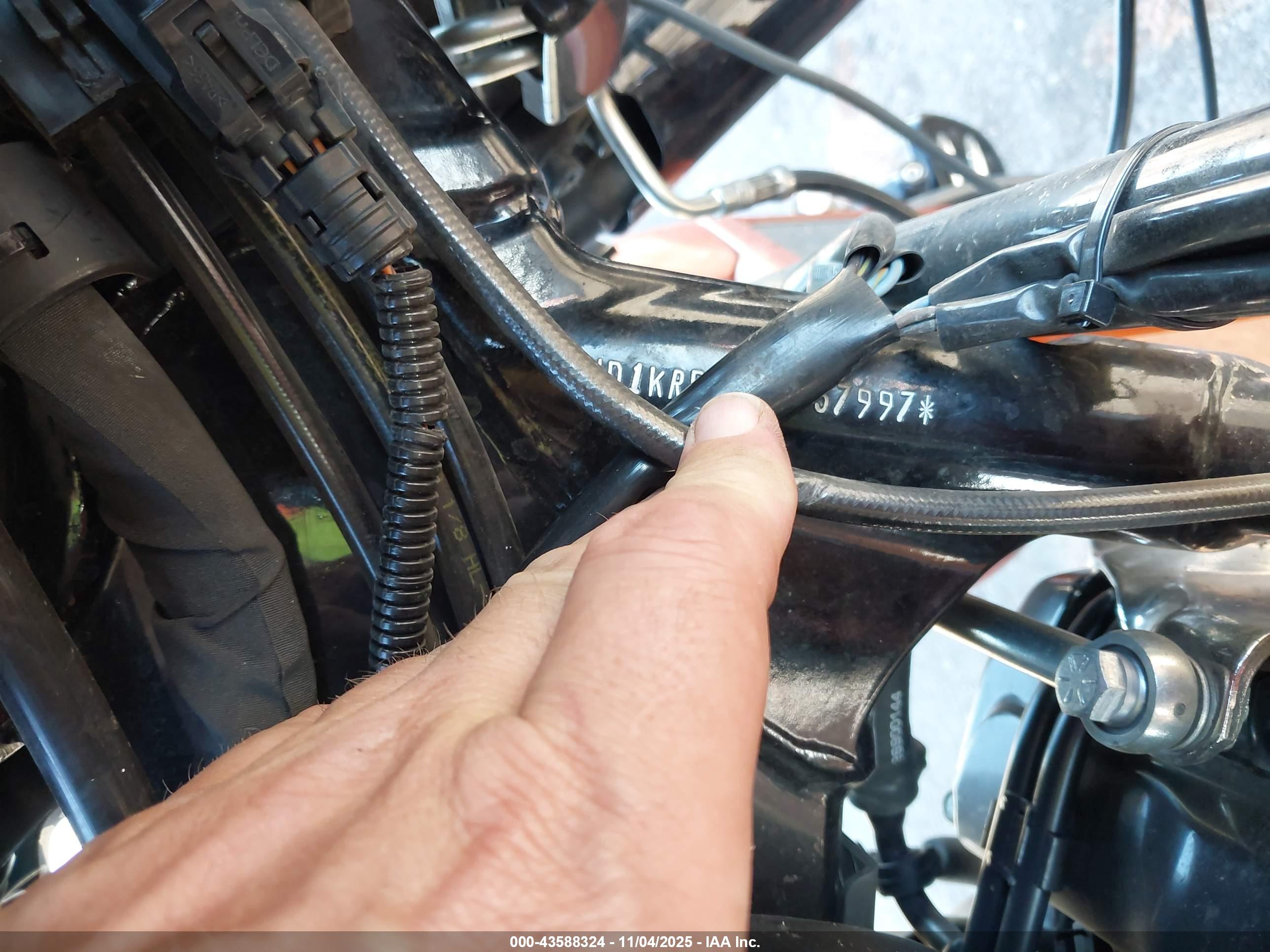 HARLEY-DAVIDSON FLHXS image 10