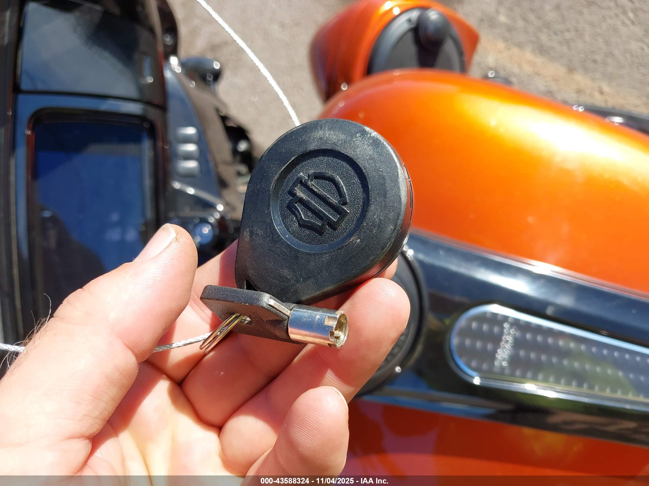 HARLEY-DAVIDSON FLHXS image 11