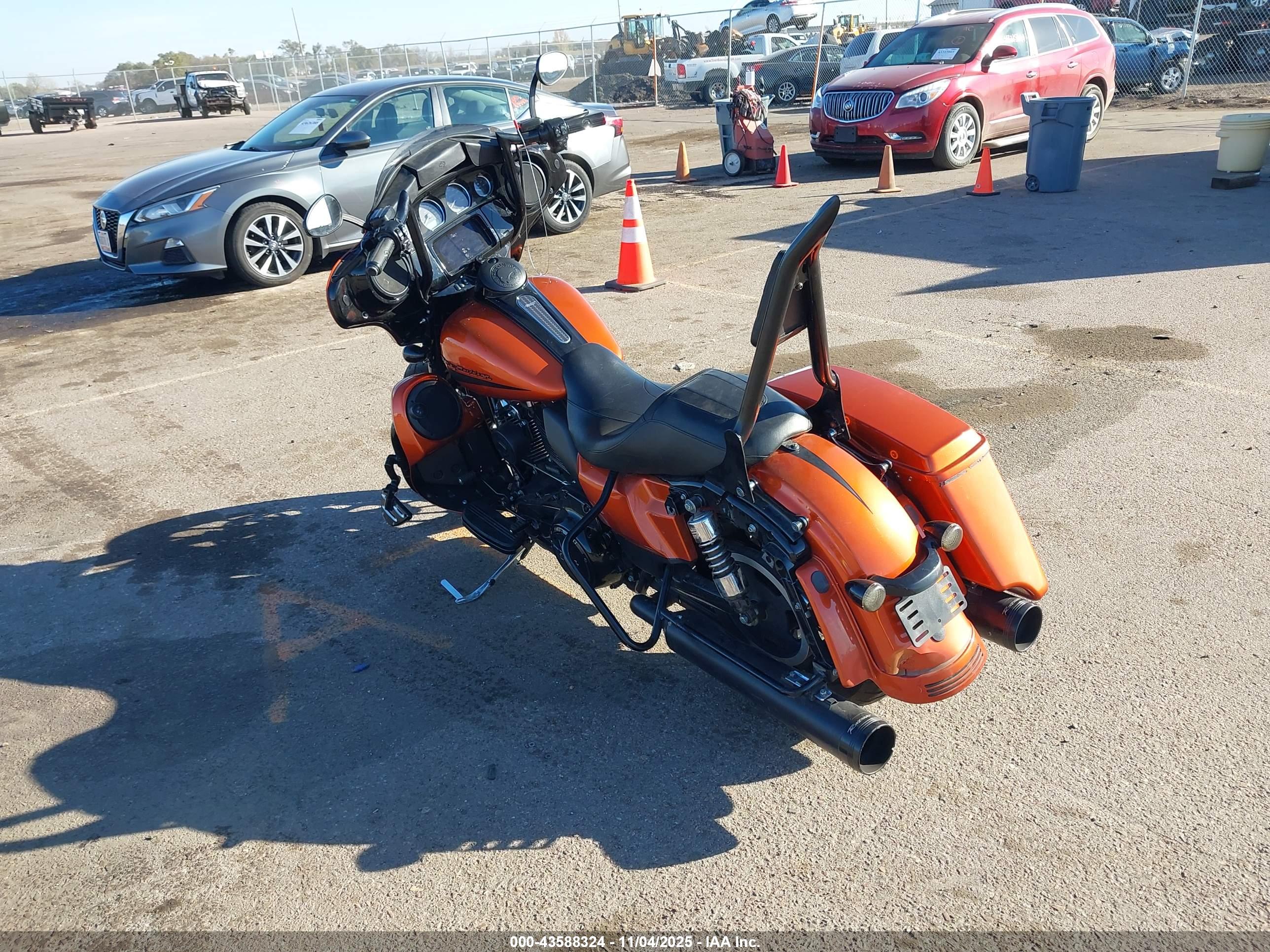 HARLEY-DAVIDSON FLHXS image 3