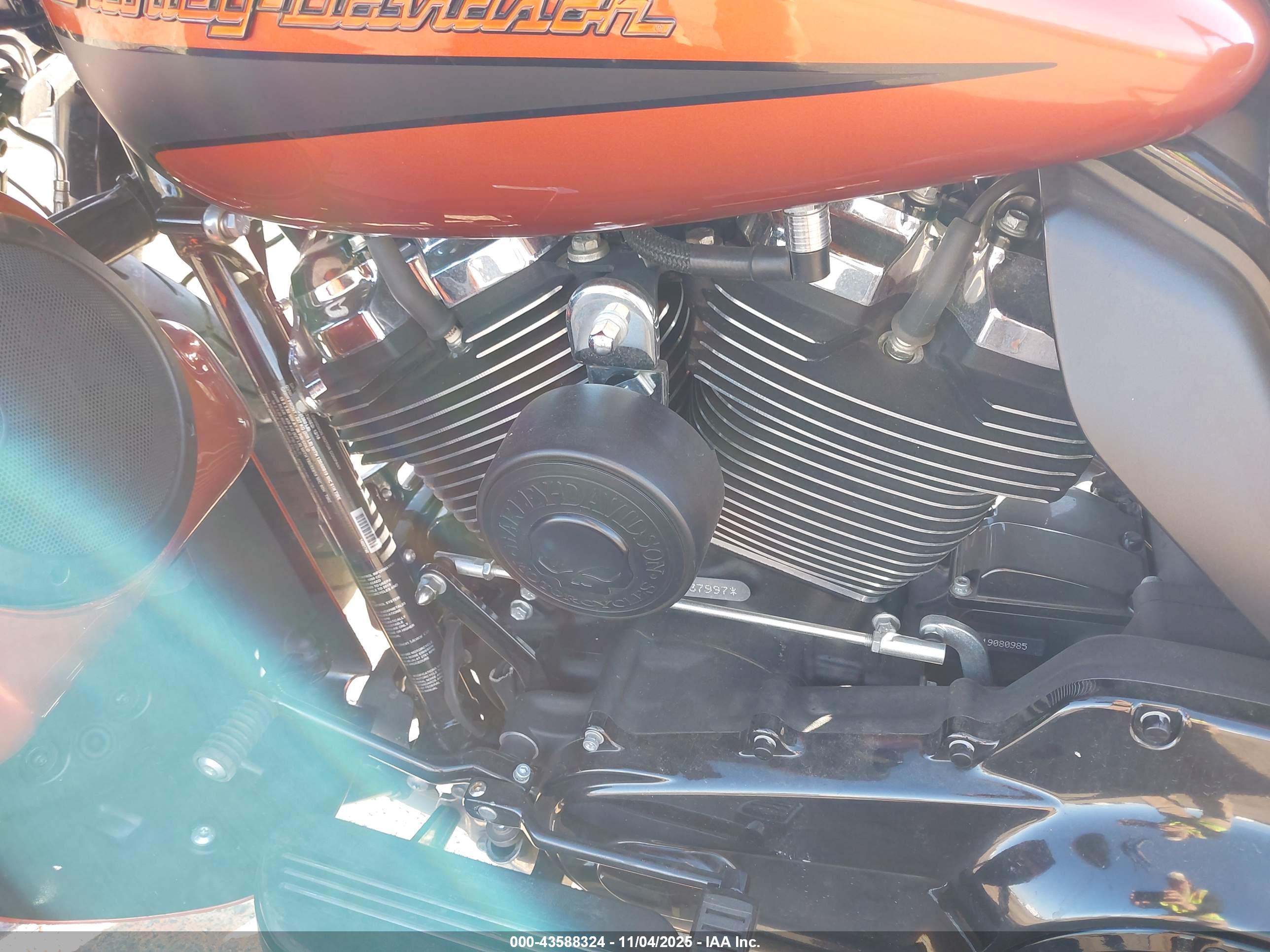 HARLEY-DAVIDSON FLHXS image 9