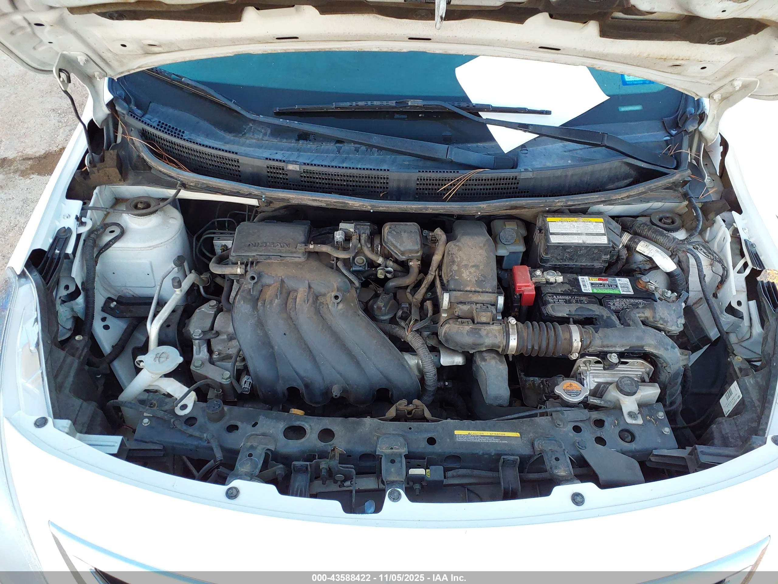 NISSAN VERSA image 10