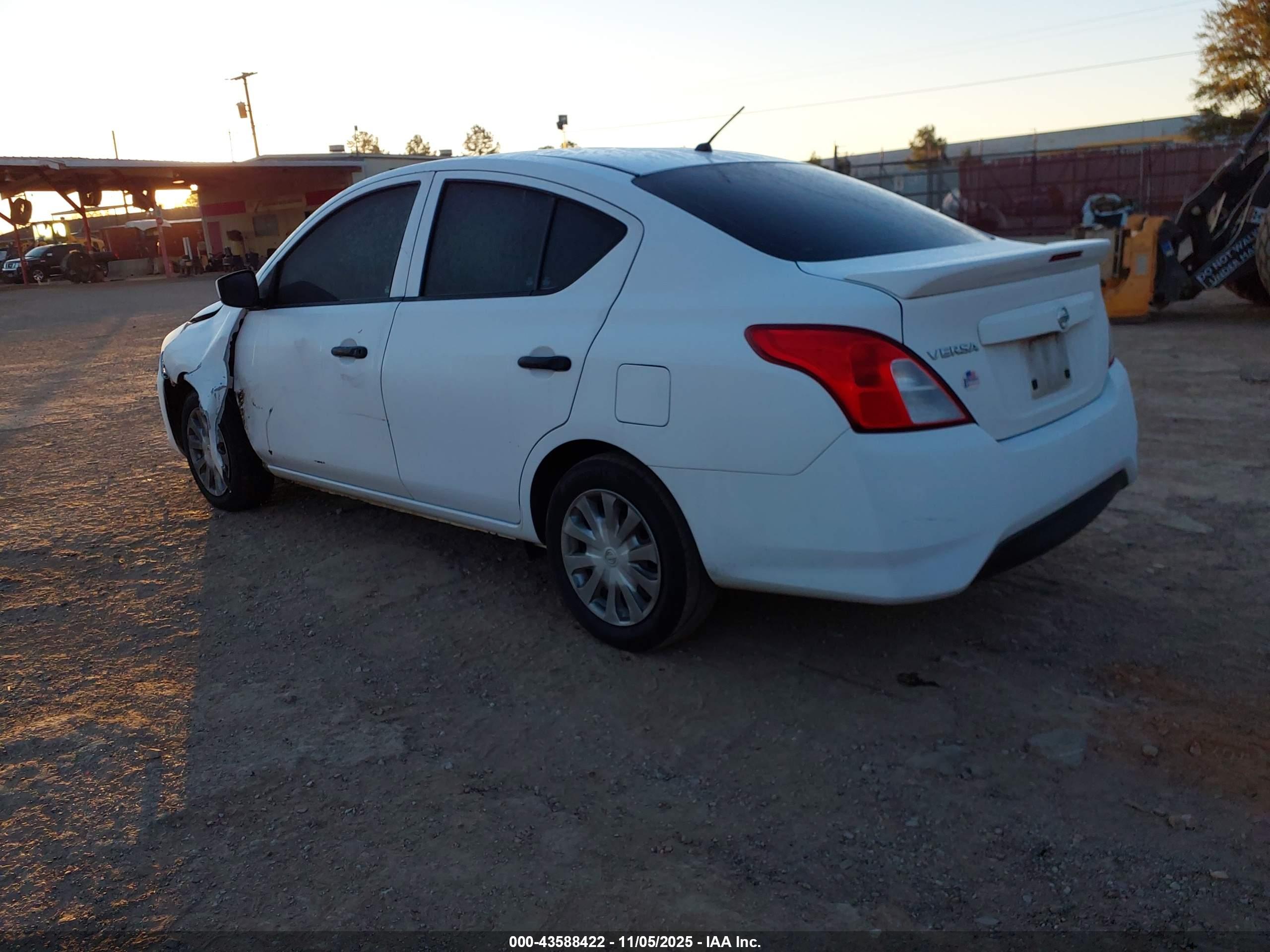 NISSAN VERSA image 3
