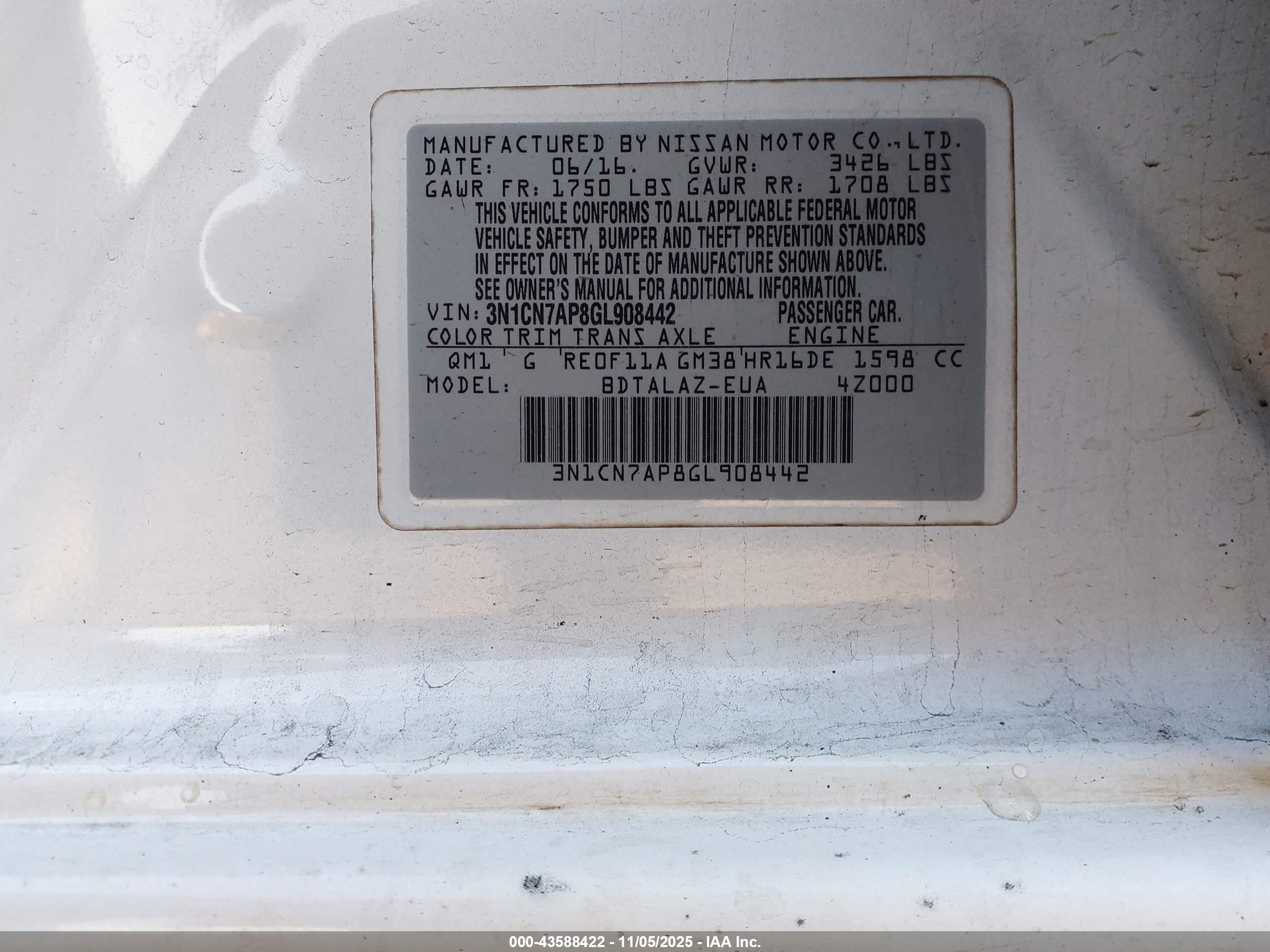 NISSAN VERSA image 9