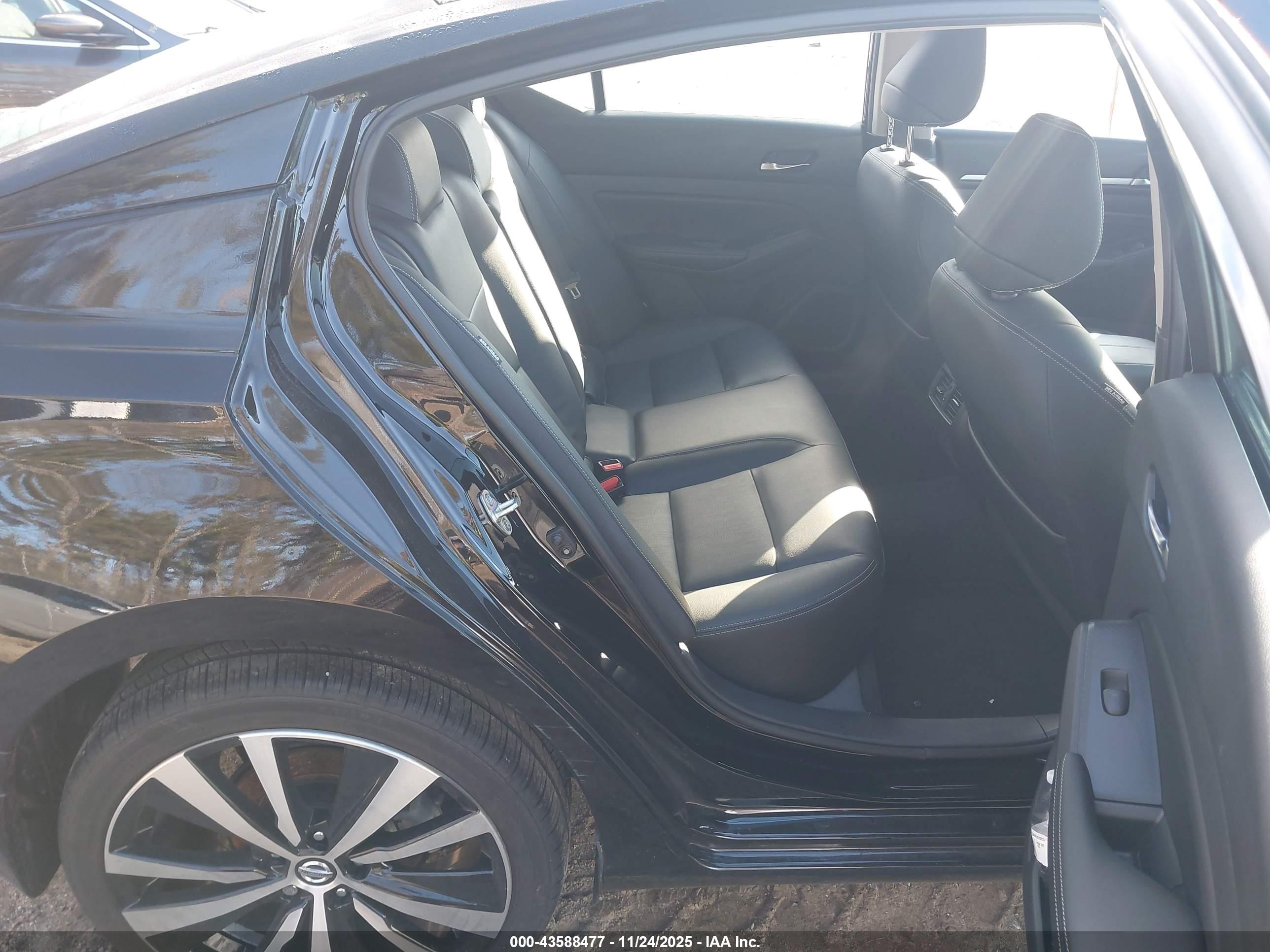 NISSAN ALTIMA image 8
