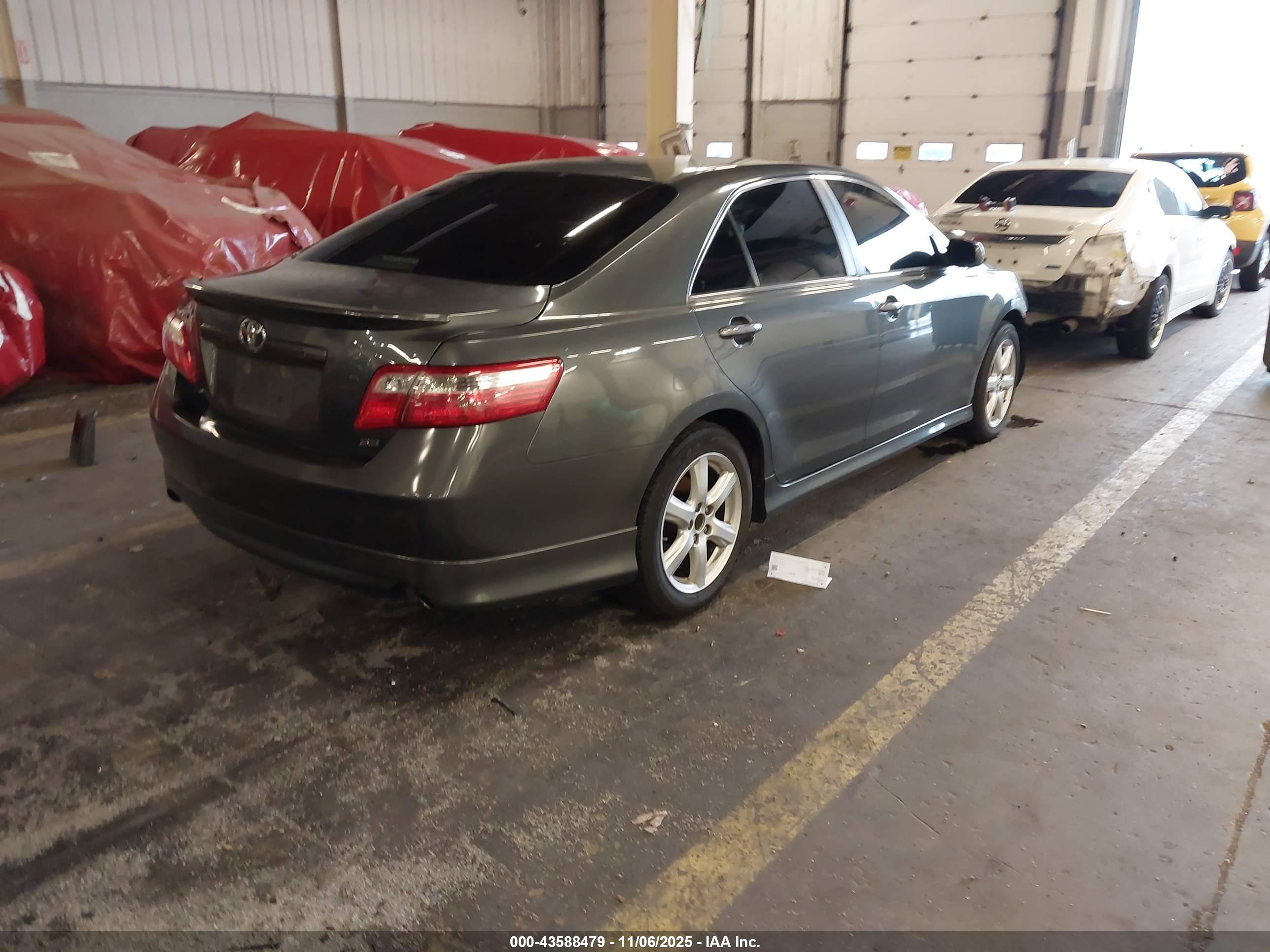 TOYOTA CAMRY image 4