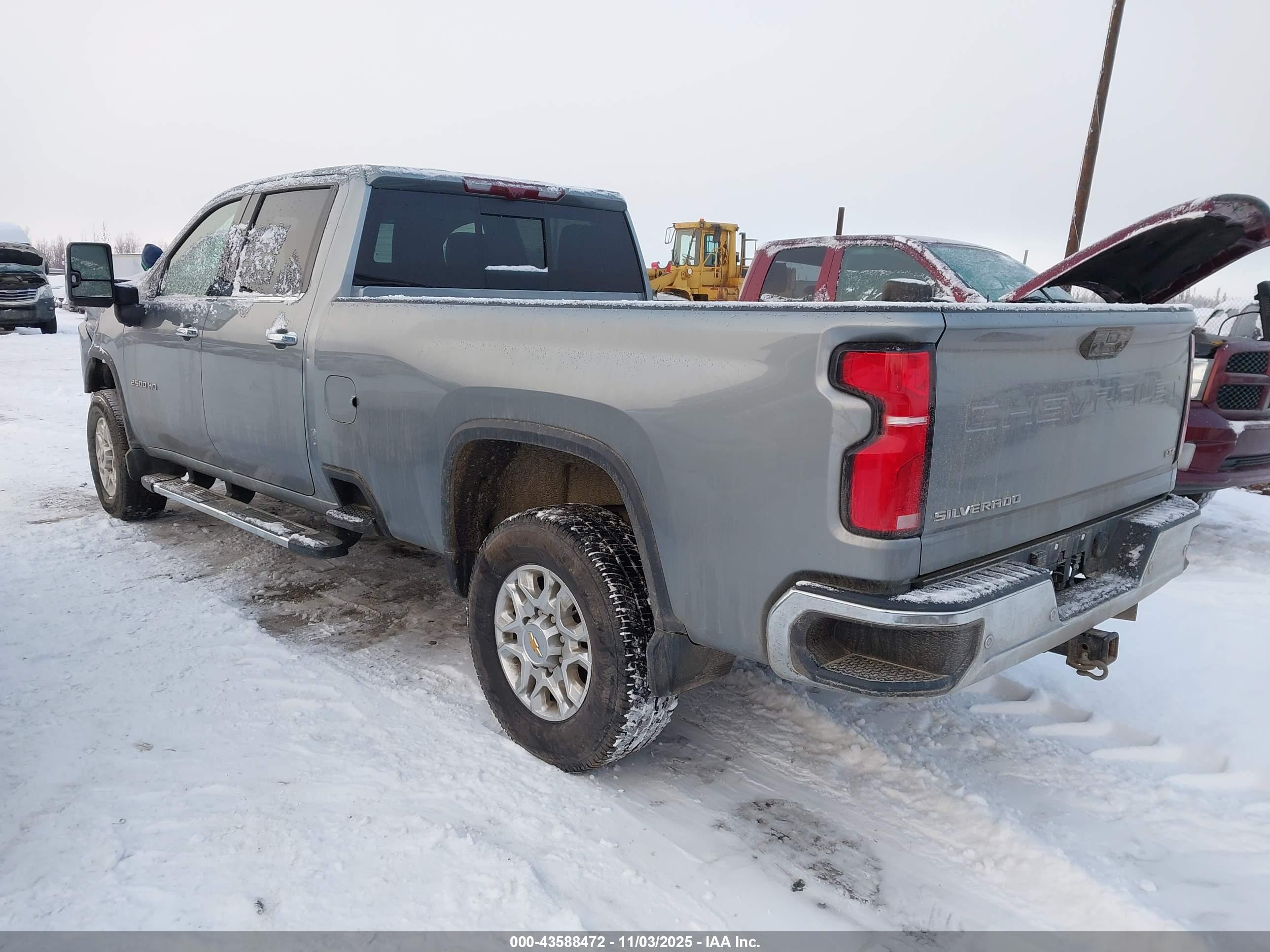CHEVROLET SILVERADO image 3