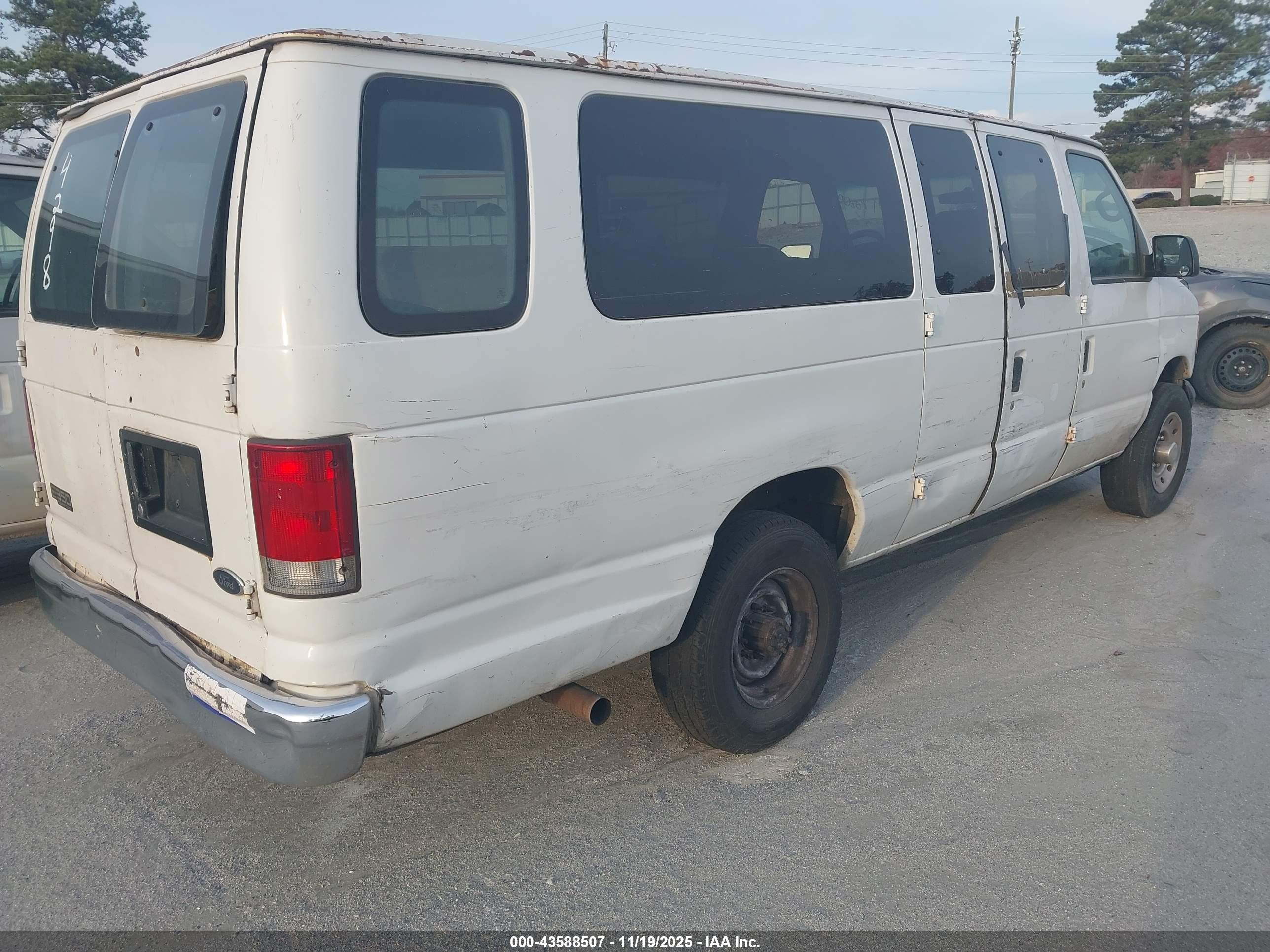 FORD E-350 image 4