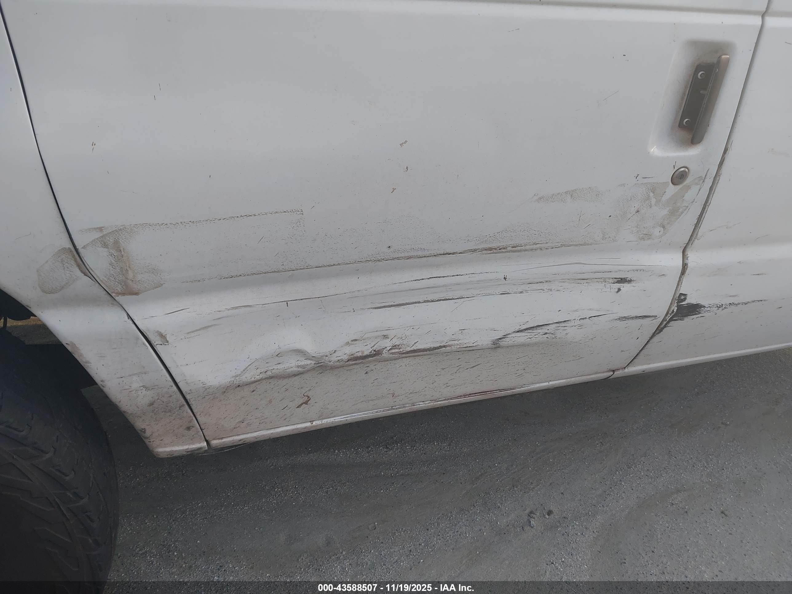 FORD E-350 image 6