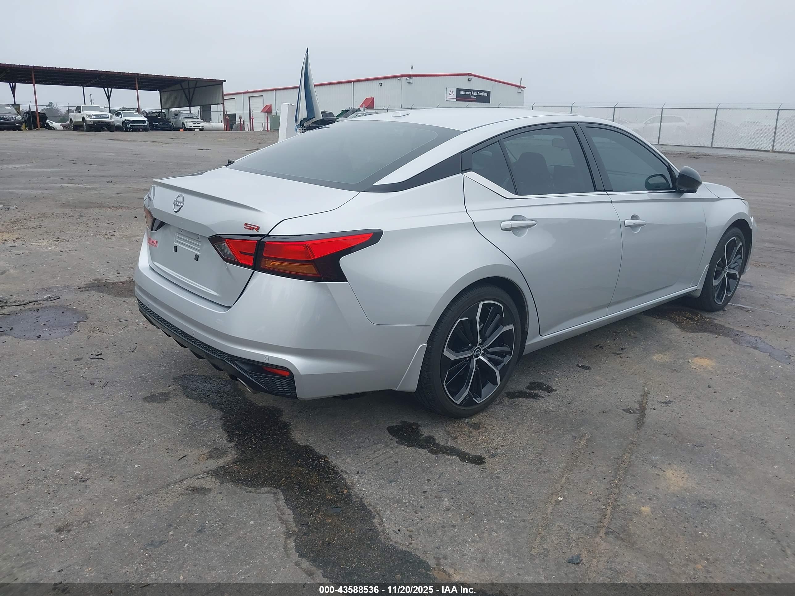 NISSAN ALTIMA image 4