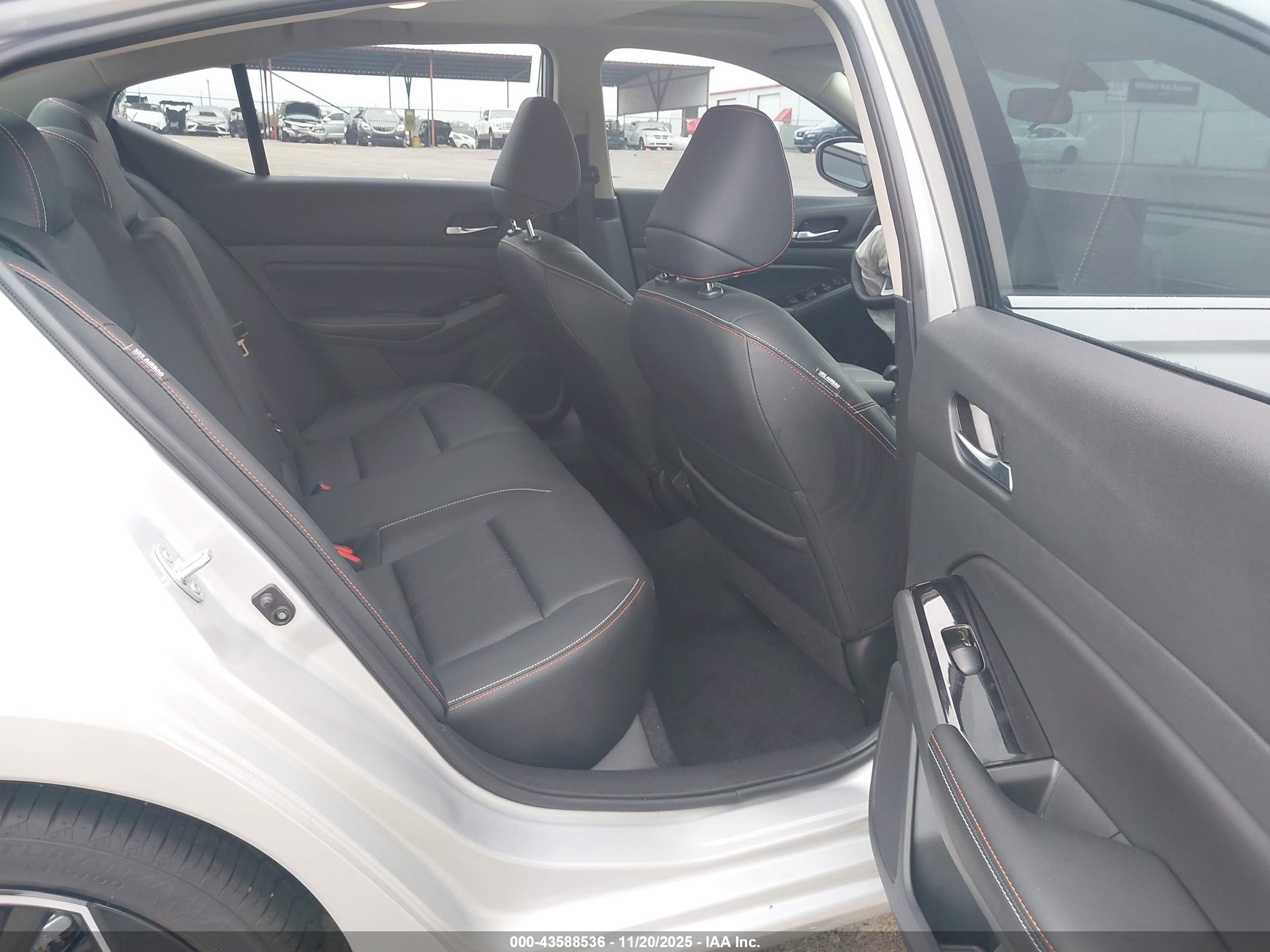 NISSAN ALTIMA image 8