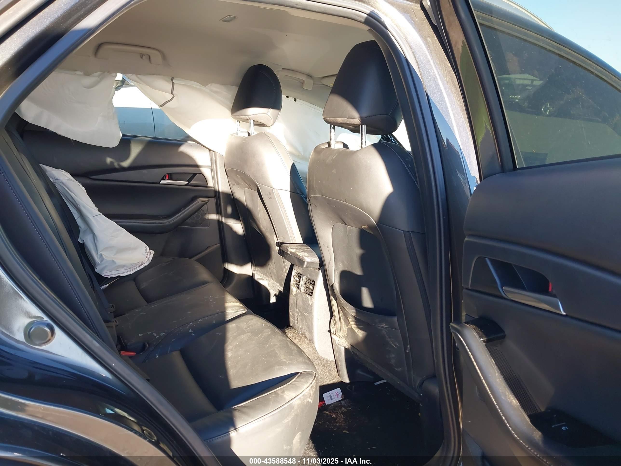 MAZDA CX-30 image 8