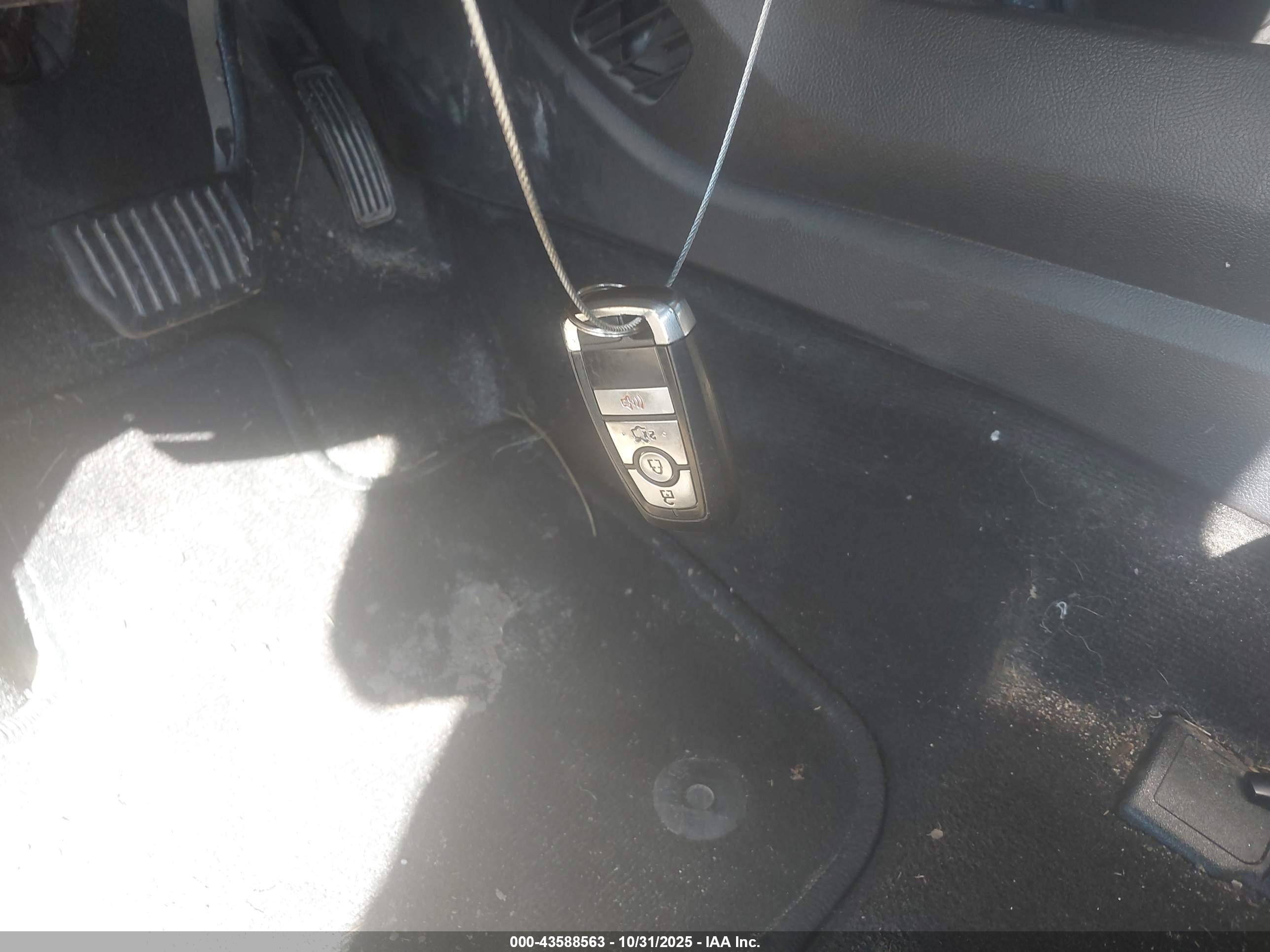 FORD FUSION image 11