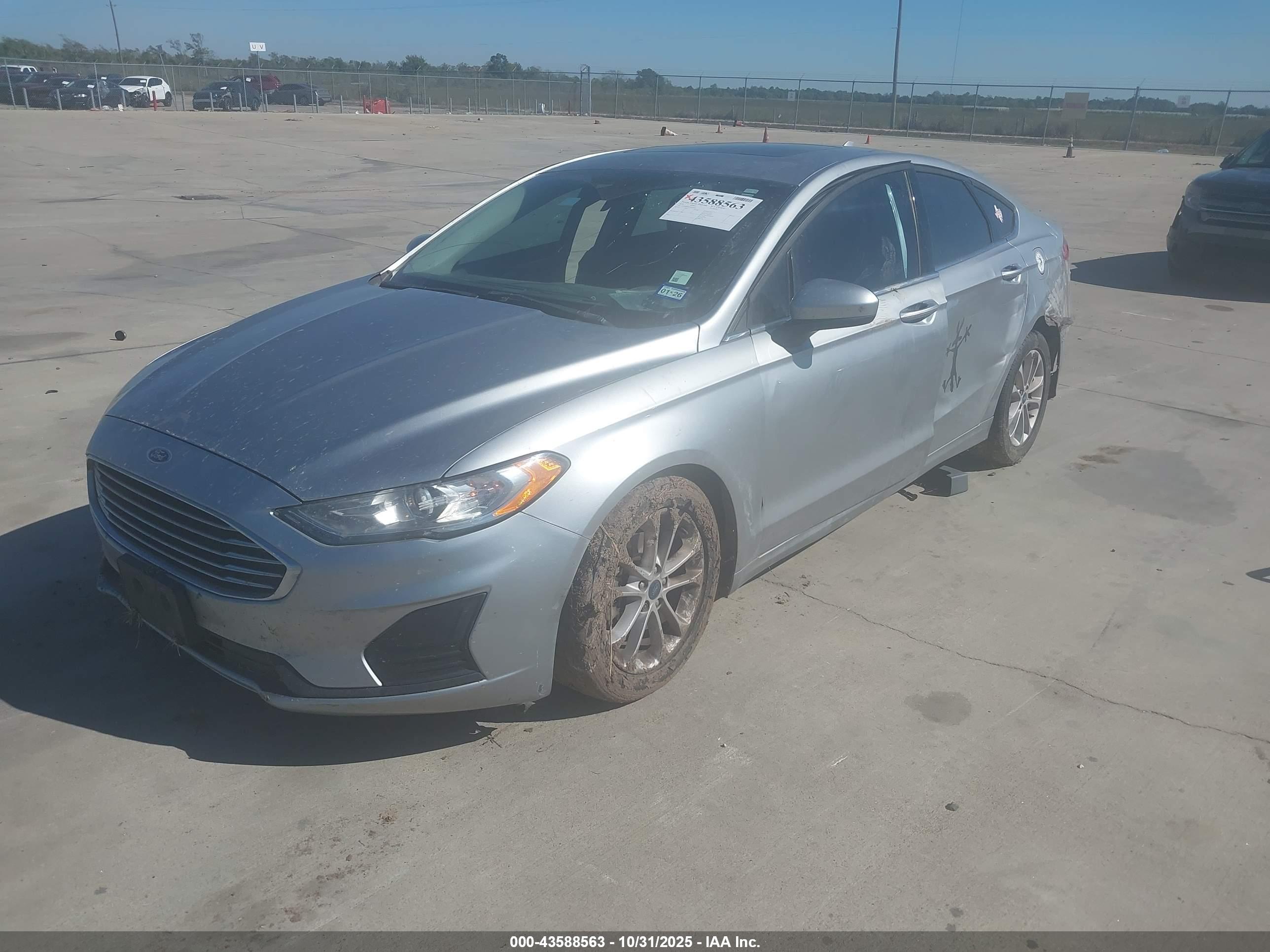 FORD FUSION image 2