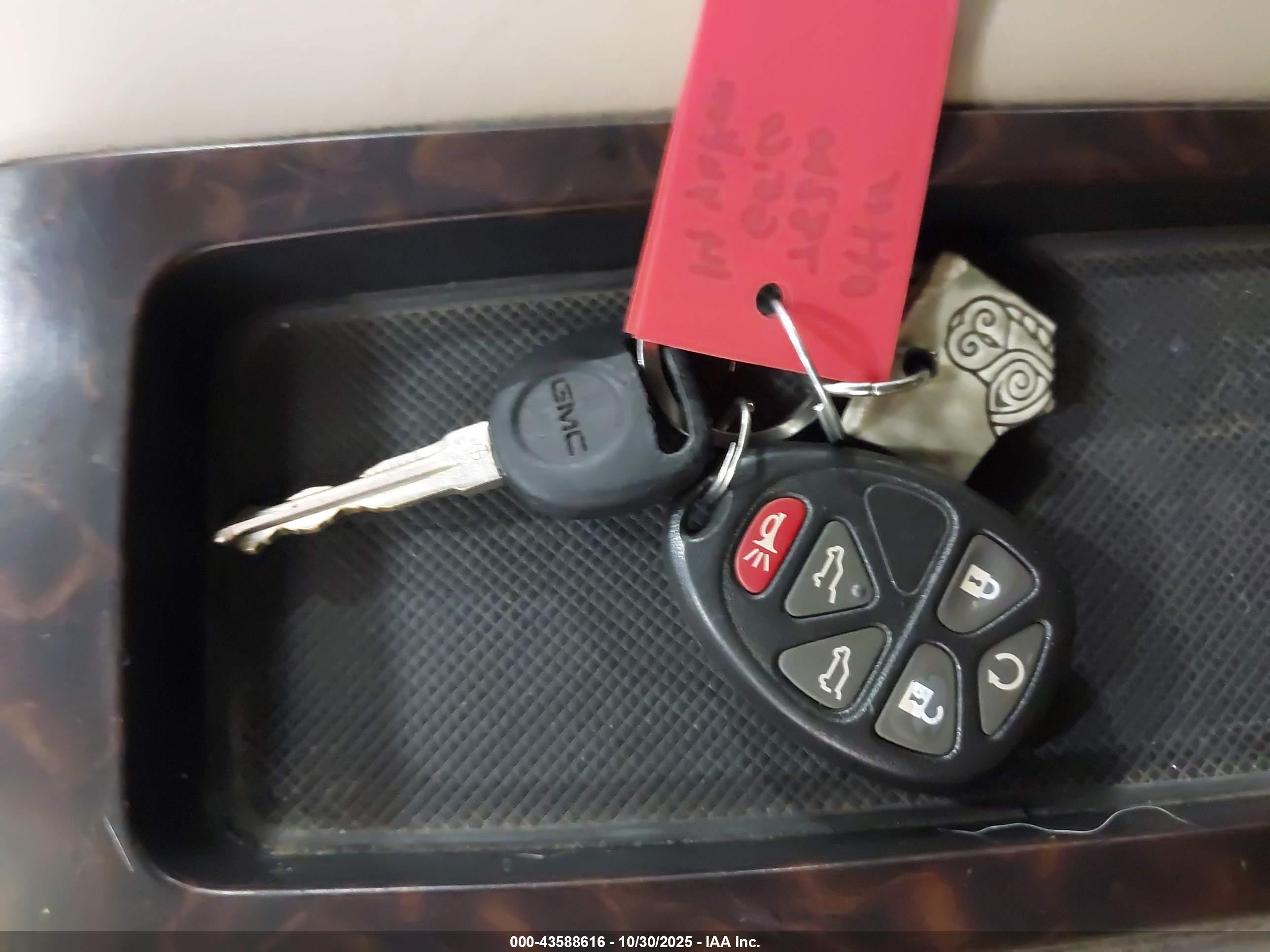 GMC YUKON image 11
