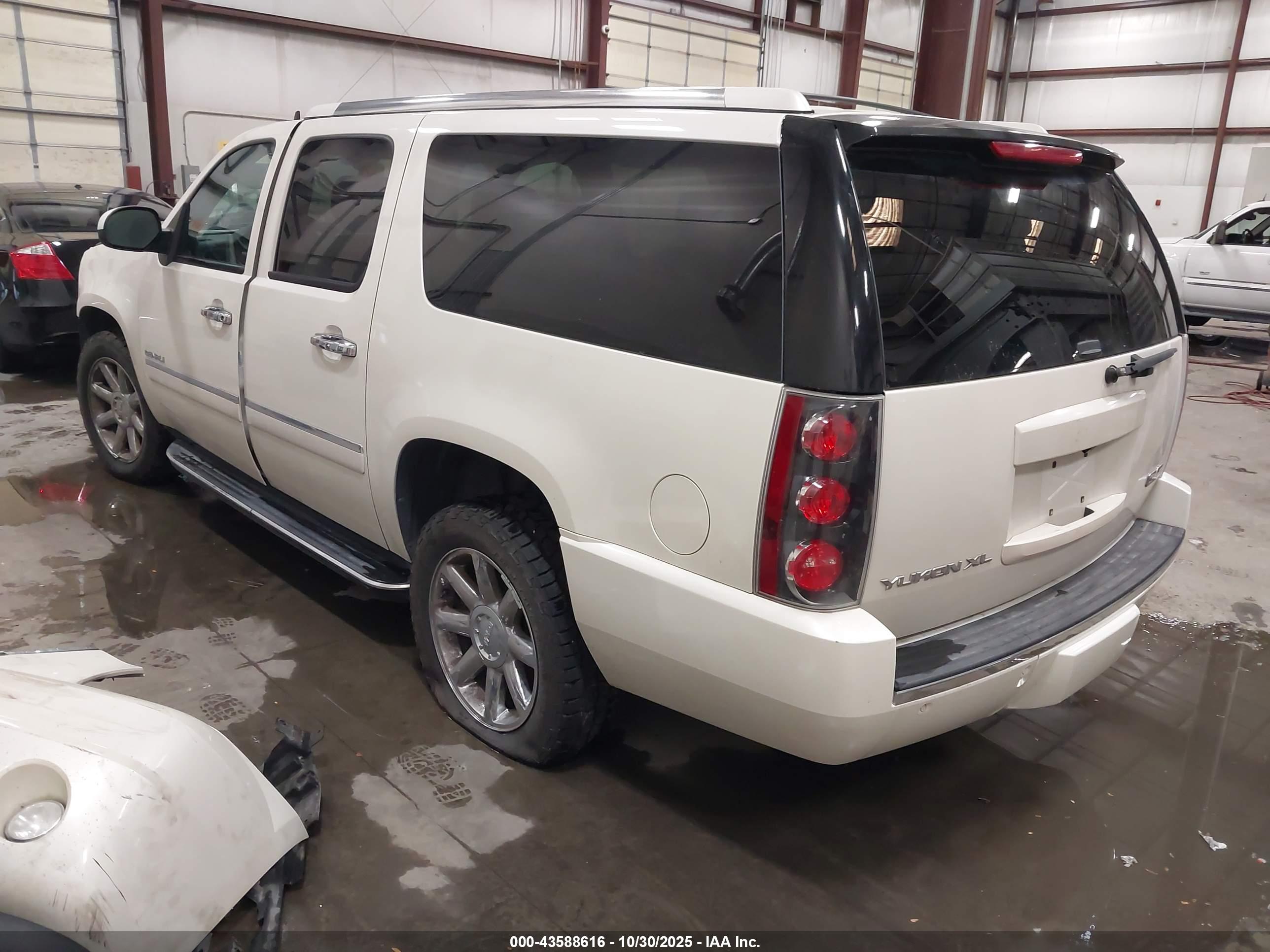 GMC YUKON image 3